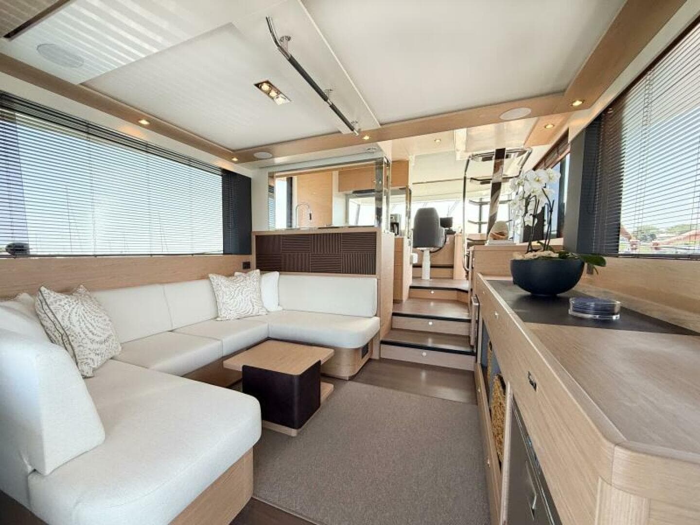 2026 Beneteau Swift Trawler 54 — photo 6