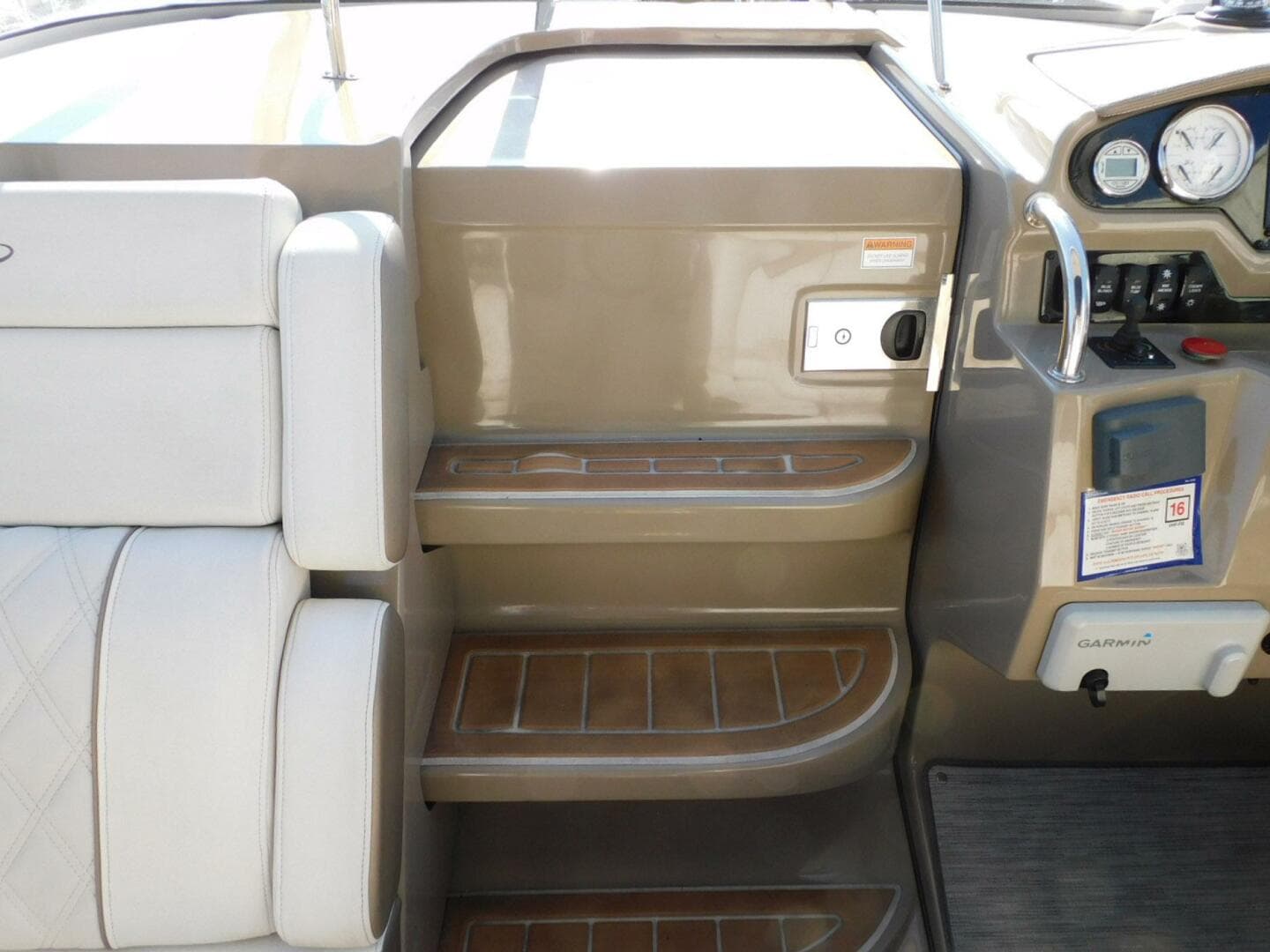 2019 Regal 28 Express — photo 14