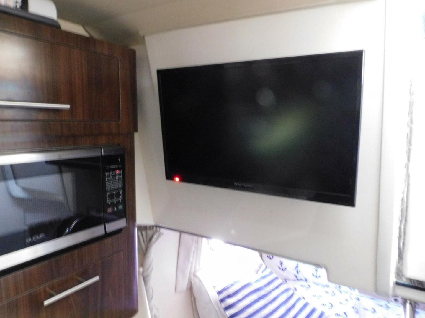 2019 Regal 28 Express — photo 18