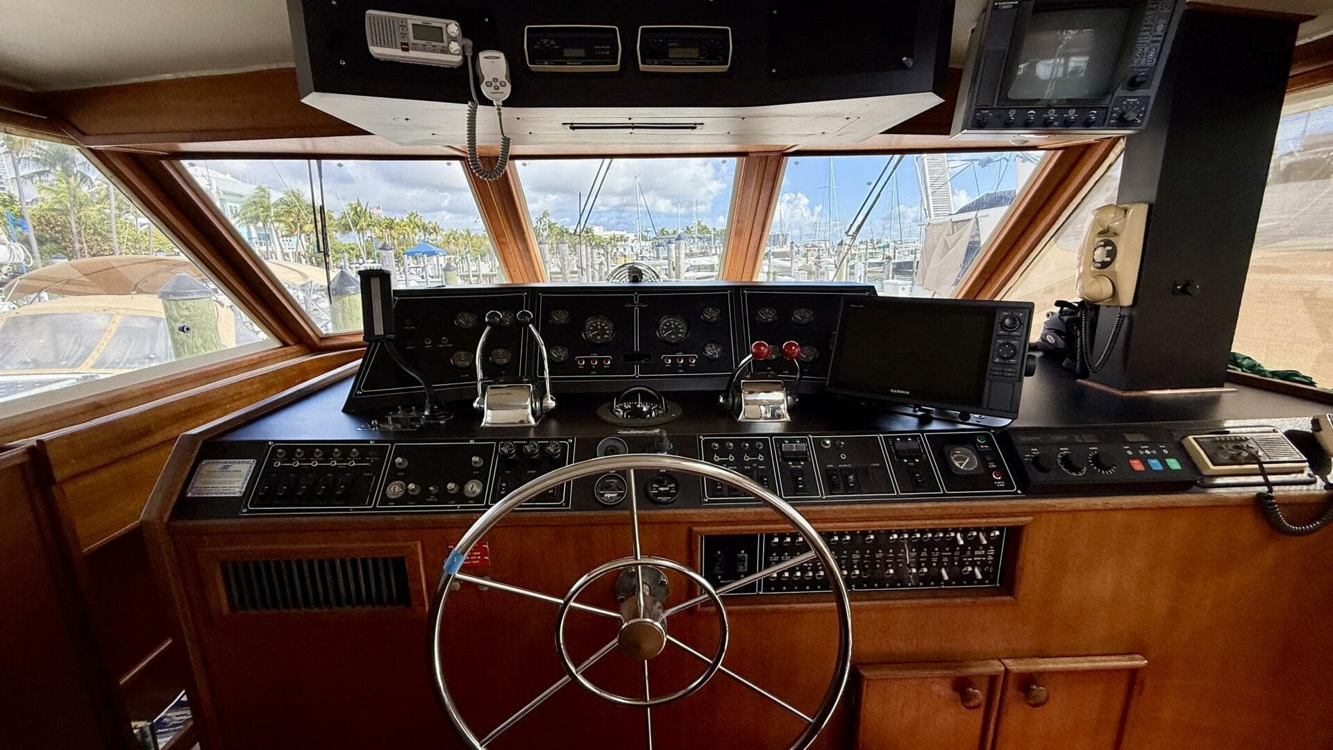 1987 Chris-Craft 500 Constellation — photo 33