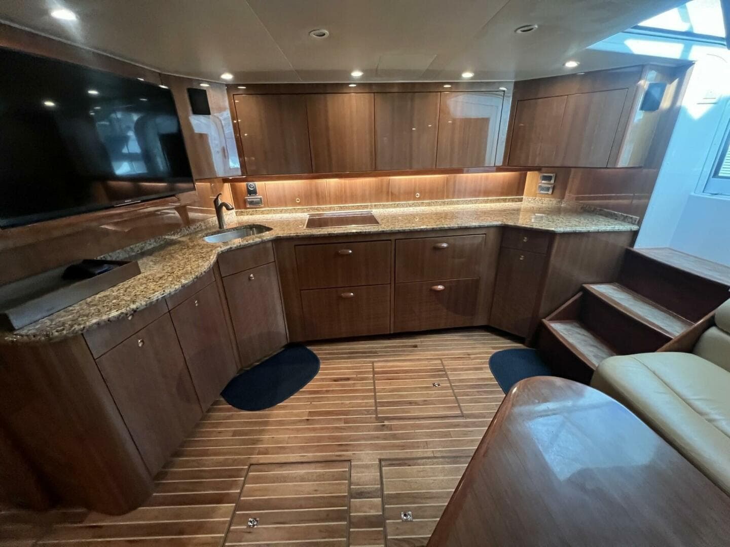 2007 Viking 52 Open — photo 18