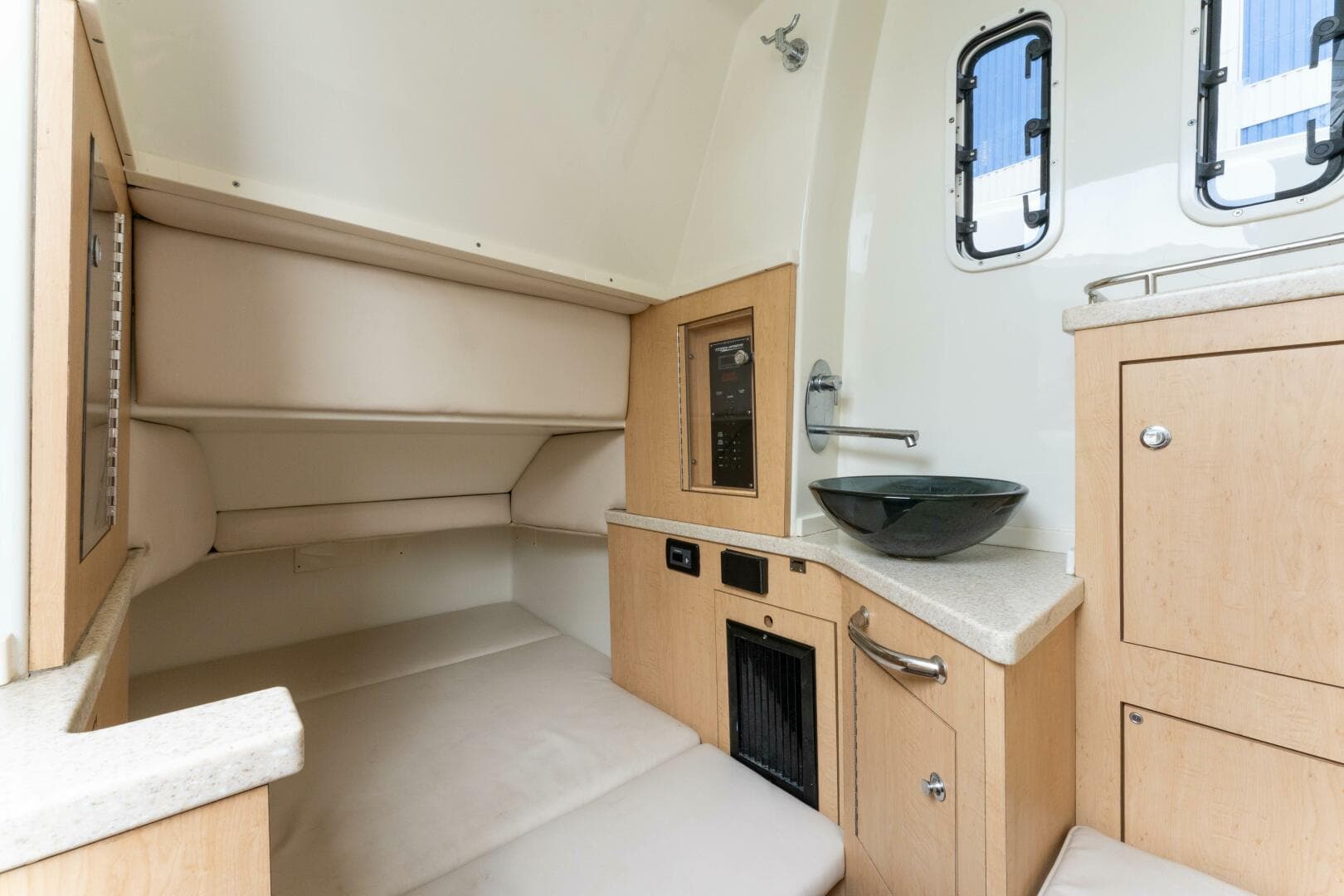 2018 Hydra-Sports 4200 Siesta — photo 18