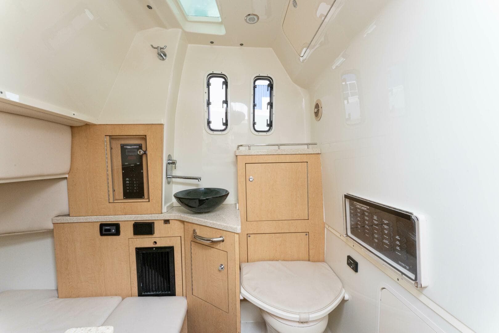 2018 Hydra-Sports 4200 Siesta — photo 19