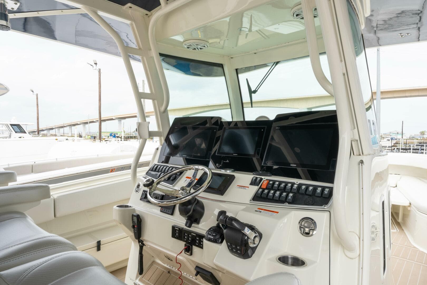 2018 Hydra-Sports 4200 Siesta — photo 3