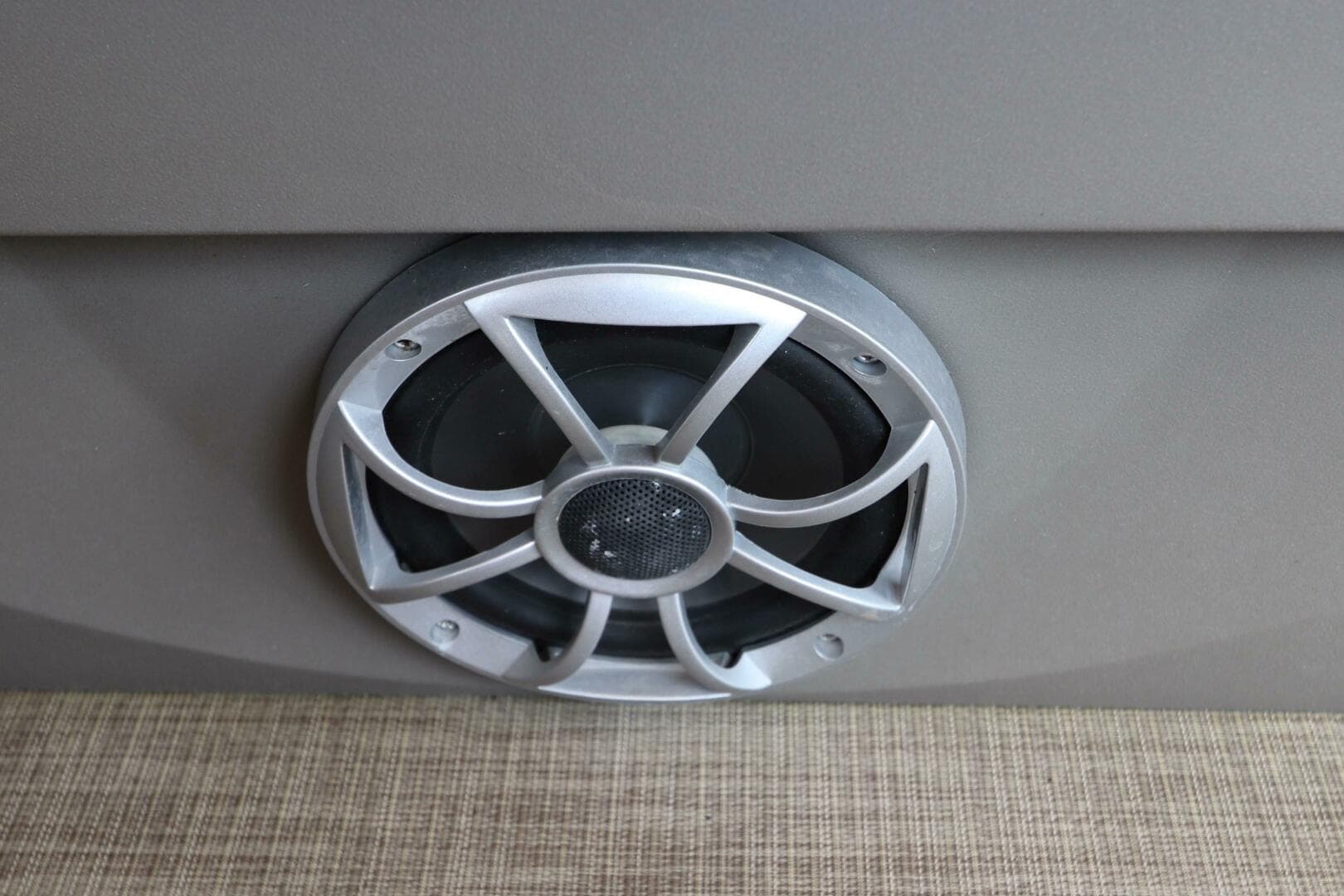 2024 Sun Tracker Party Barge 22 Dlx — photo 21