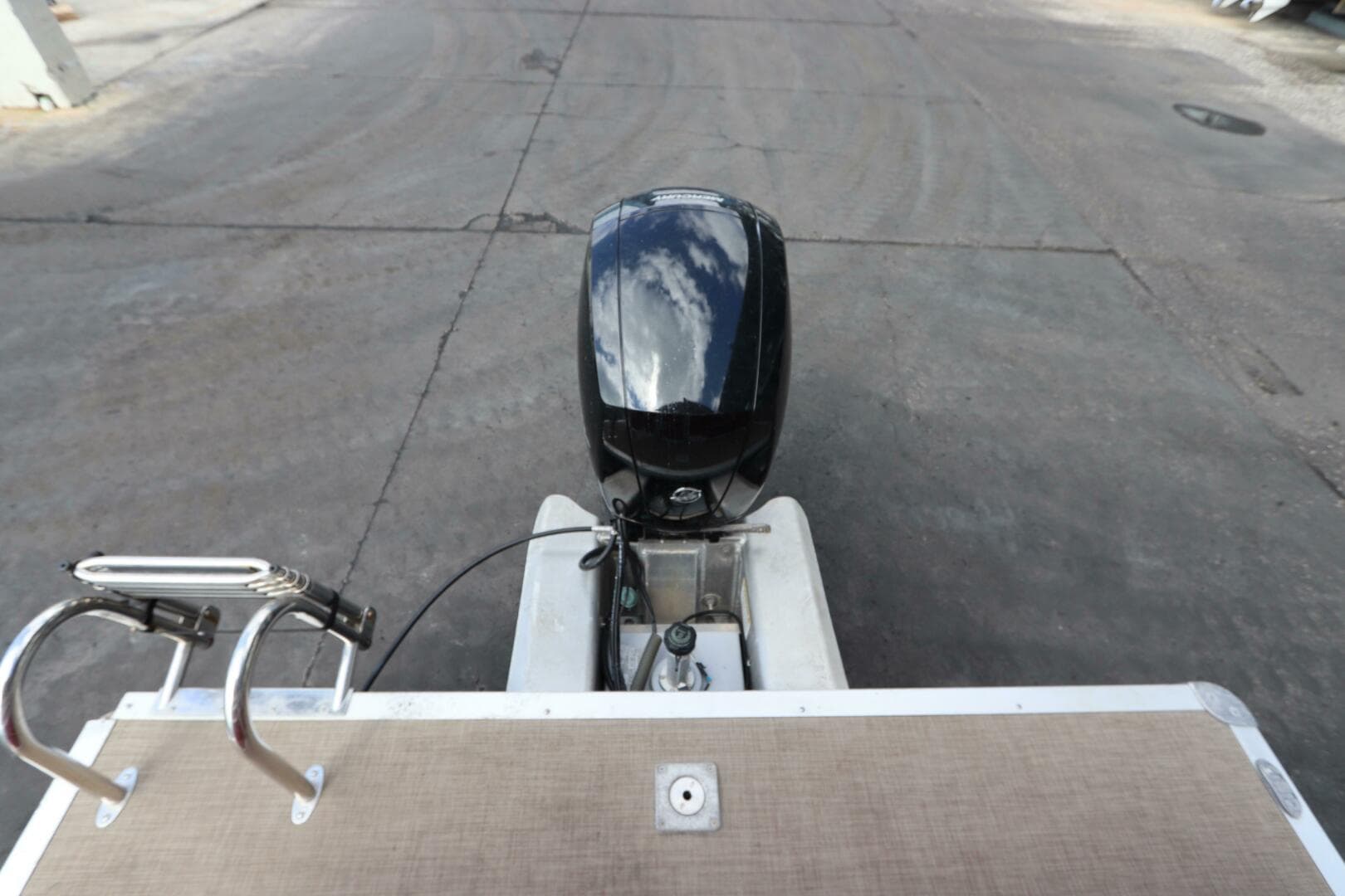 2024 Sun Tracker Party Barge 22 Dlx — photo 8