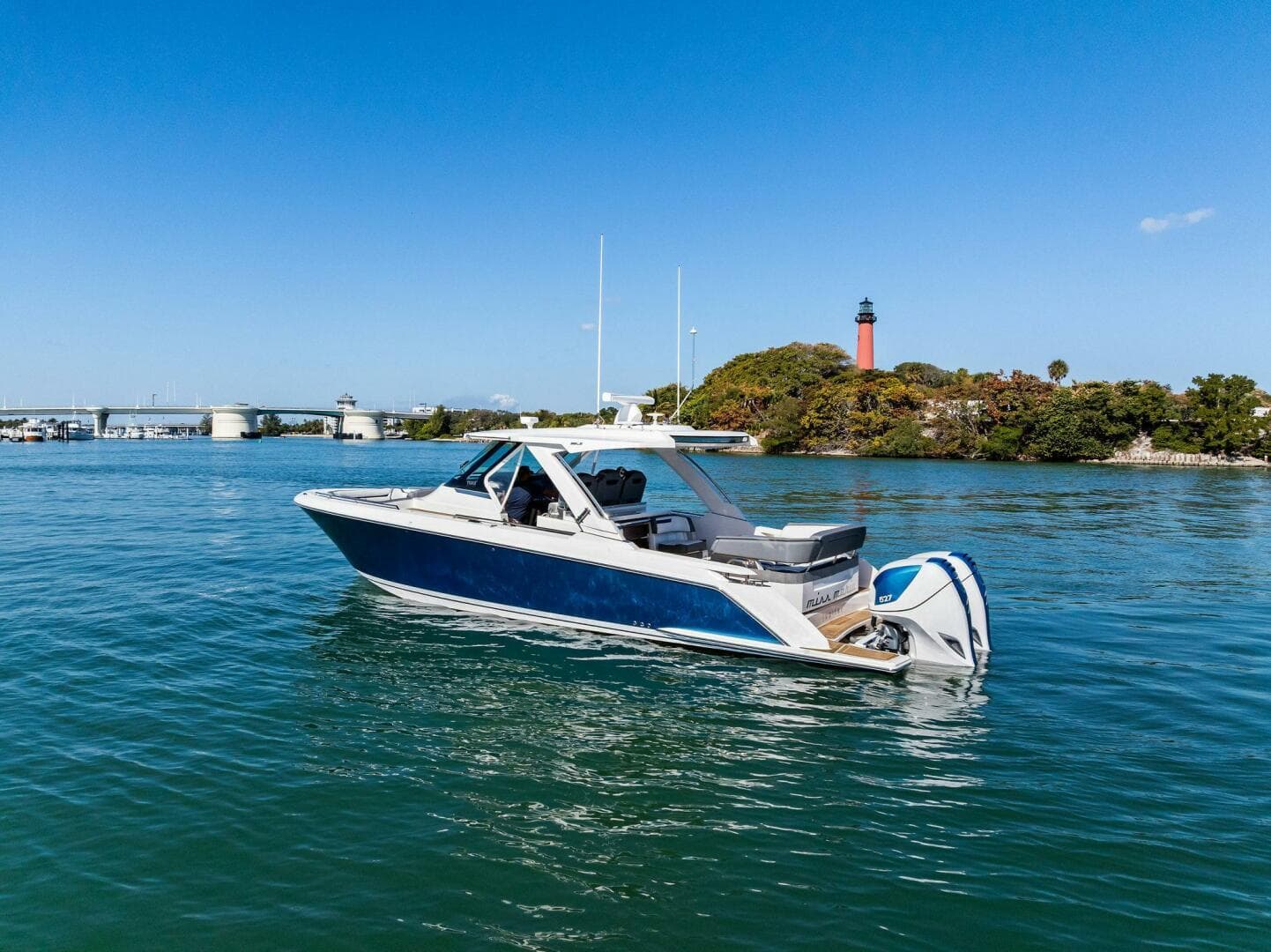 2019 Tiara Yachts 38 LS — photo 3