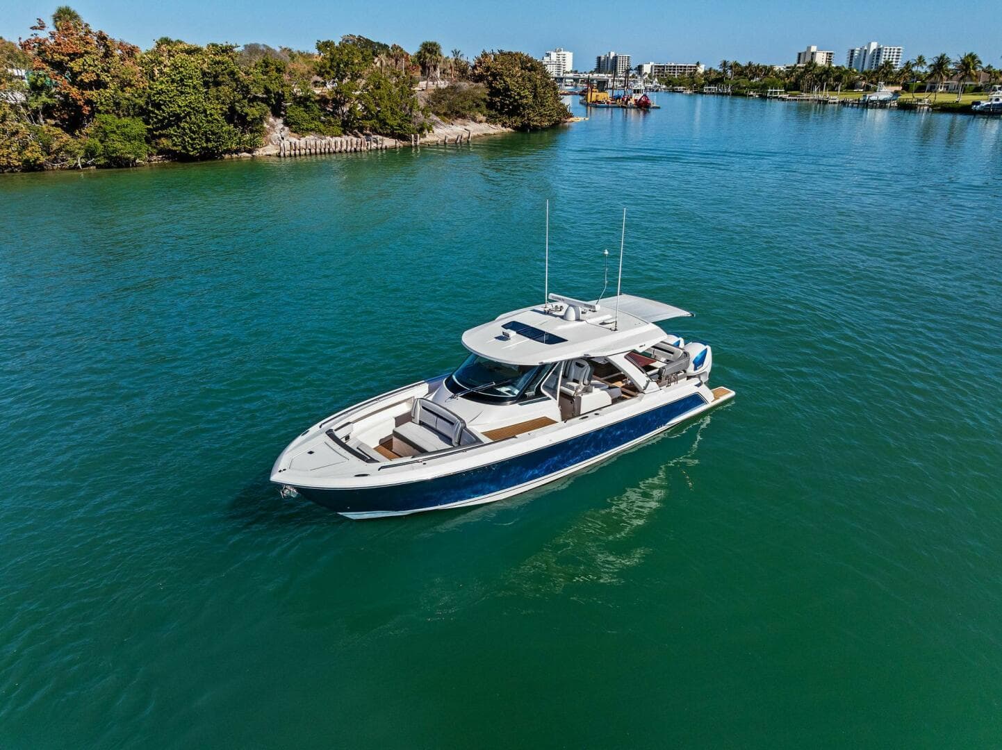 2019 Tiara Yachts 38 LS — photo 4