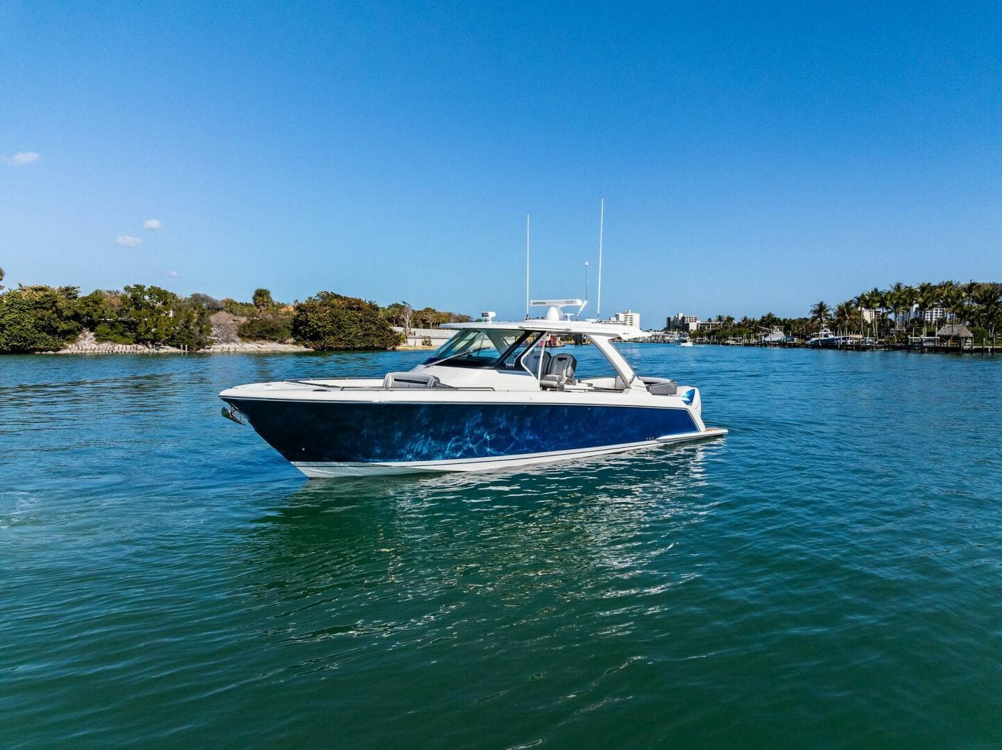 2019 Tiara Yachts 38 LS — photo 2