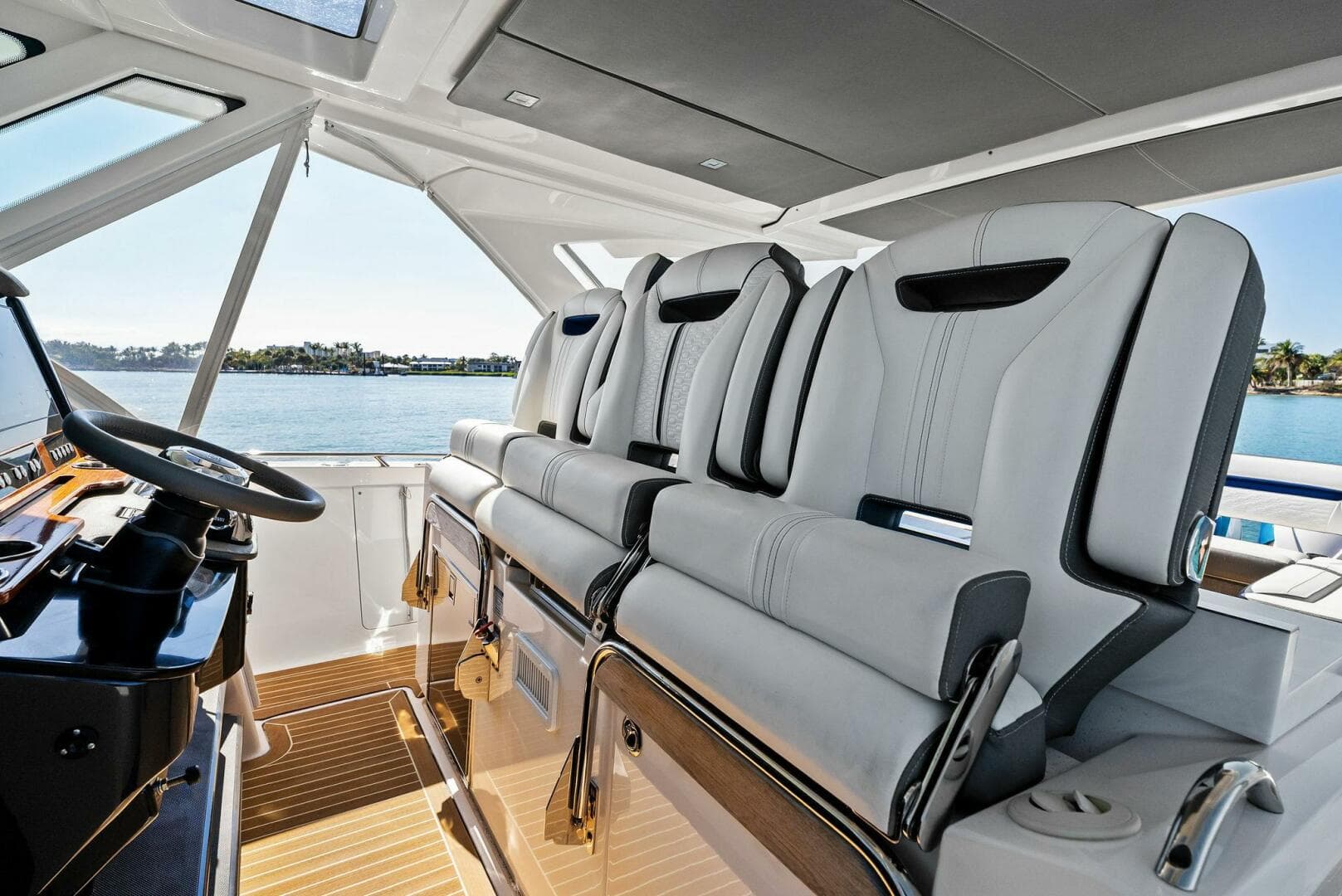 2019 Tiara Yachts 38 LS — photo 13