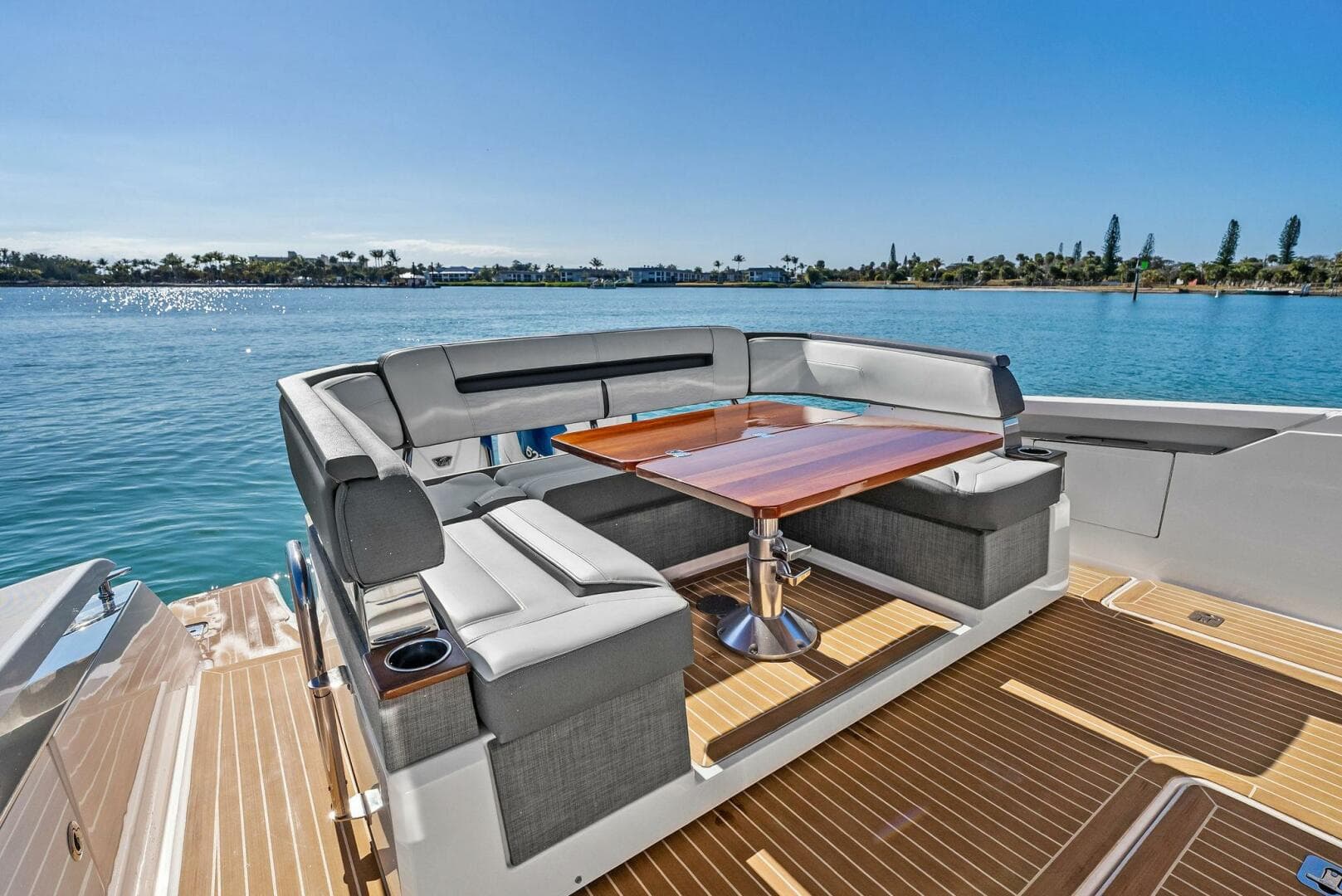 2019 Tiara Yachts 38 LS — photo 7