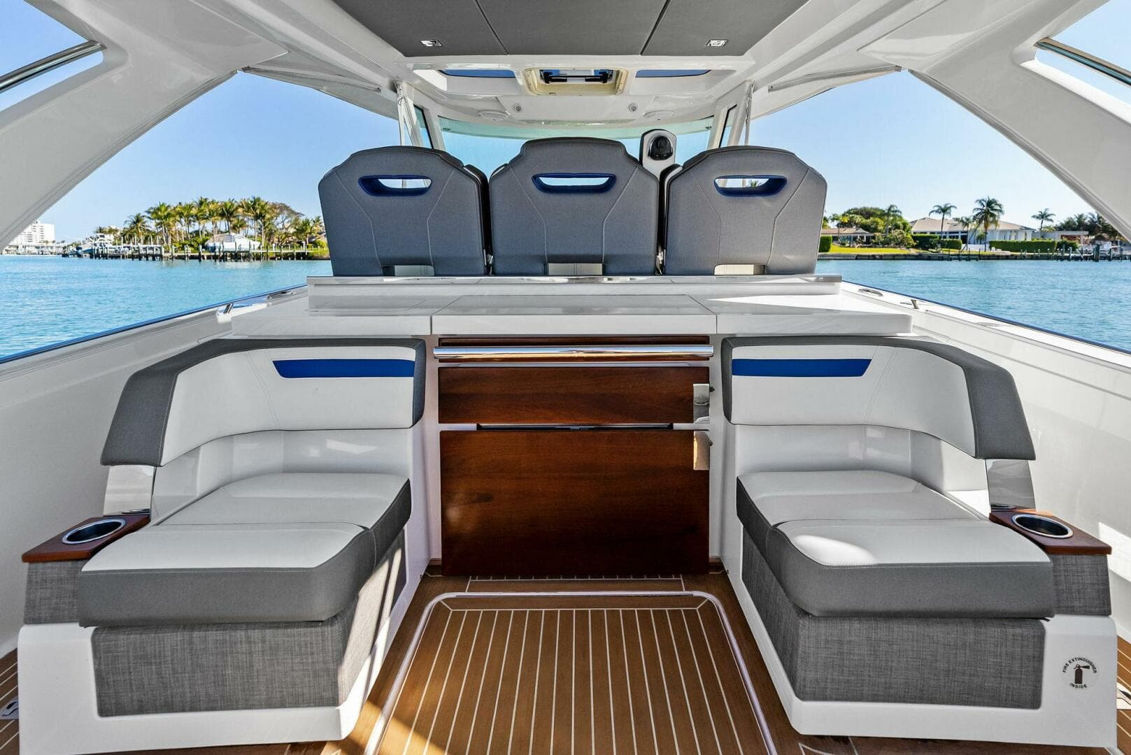 2019 Tiara Yachts 38 LS — photo 12