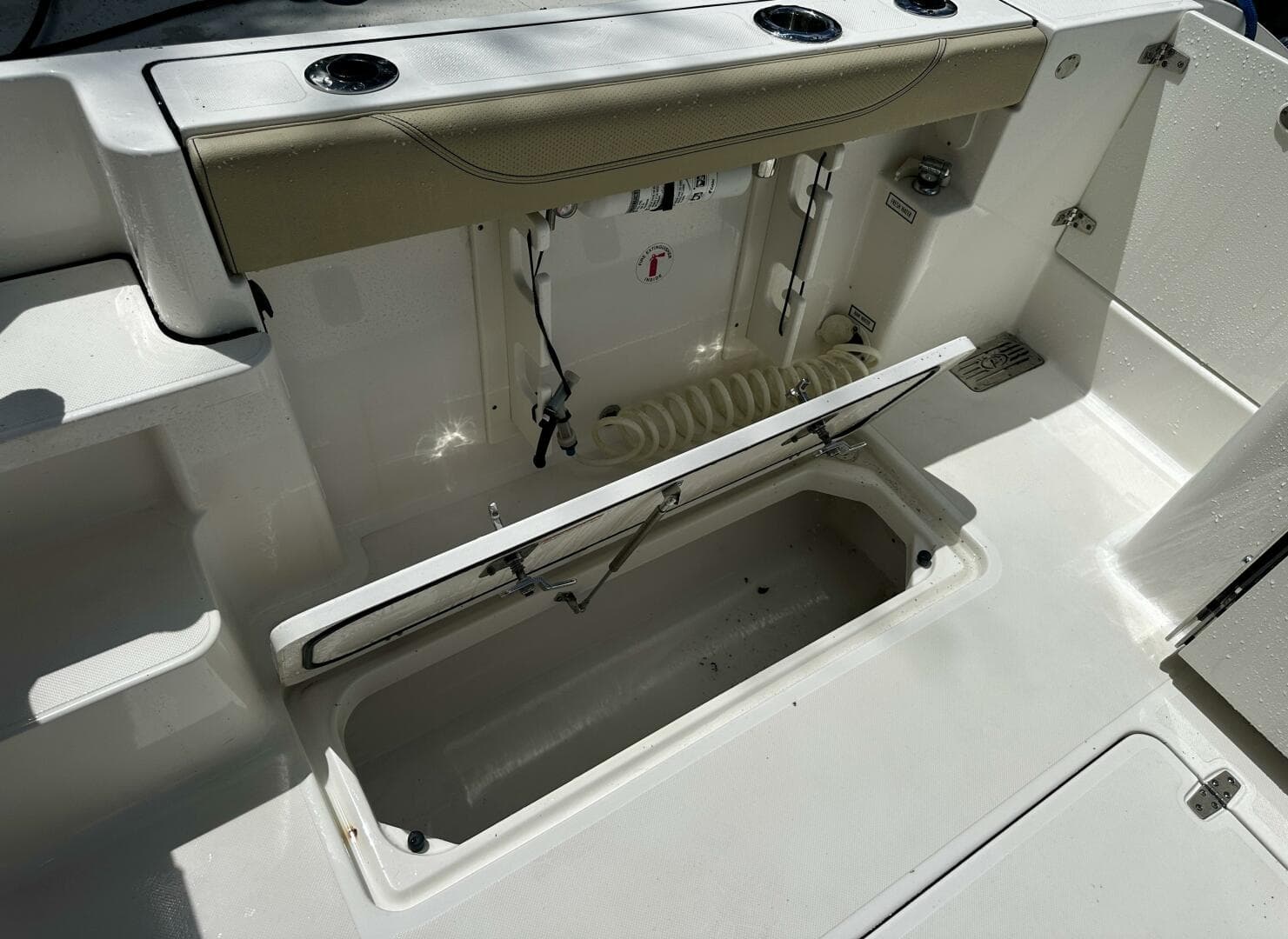 2019 Pursuit 325 OS — photo 23