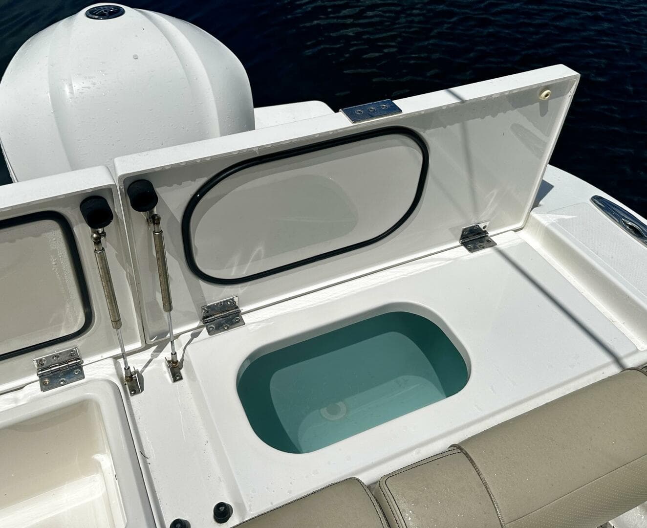 2019 Pursuit 325 OS — photo 19