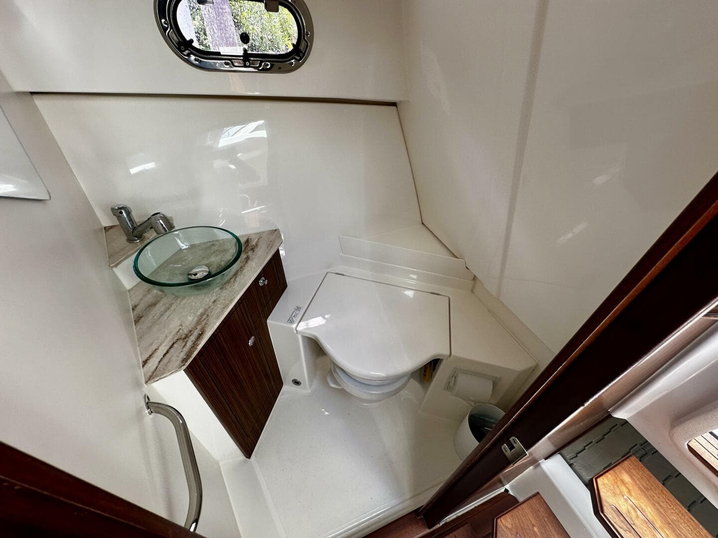 2019 Pursuit 325 OS — photo 30