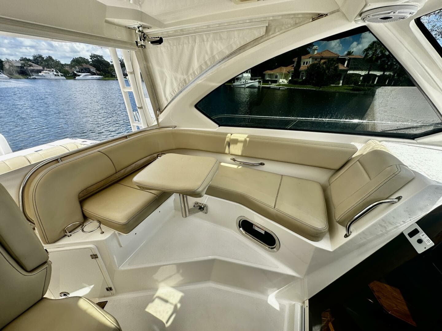 2019 Pursuit 325 OS — photo 15