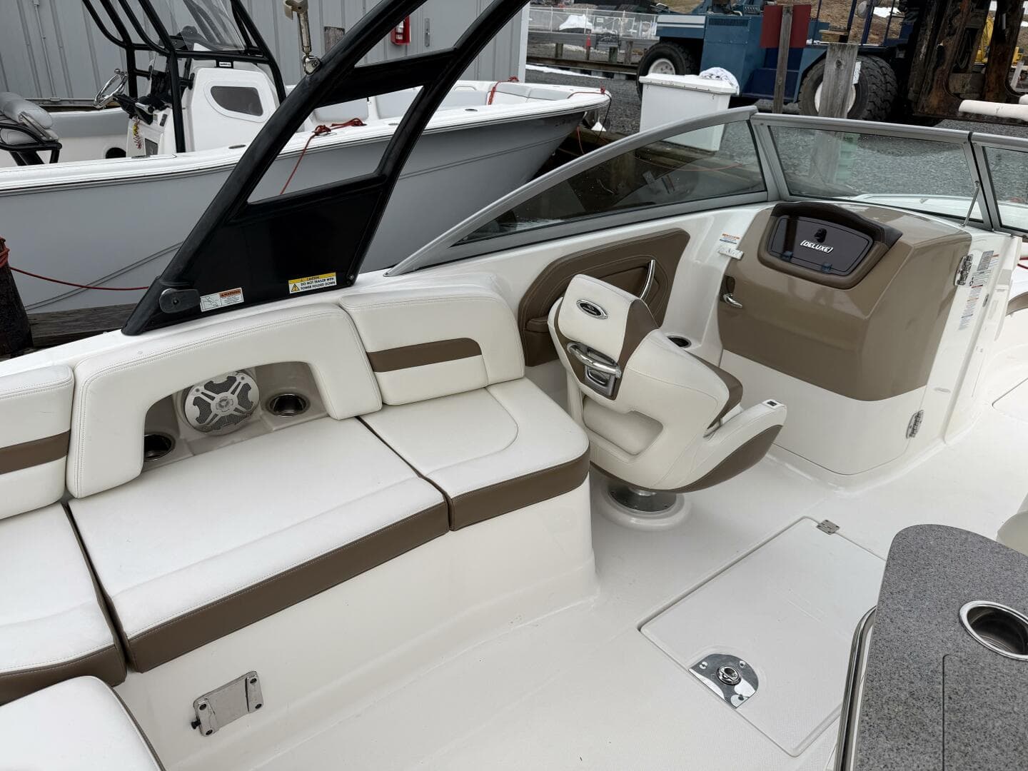 2016 Chaparral 264 Sunsesta — photo 10