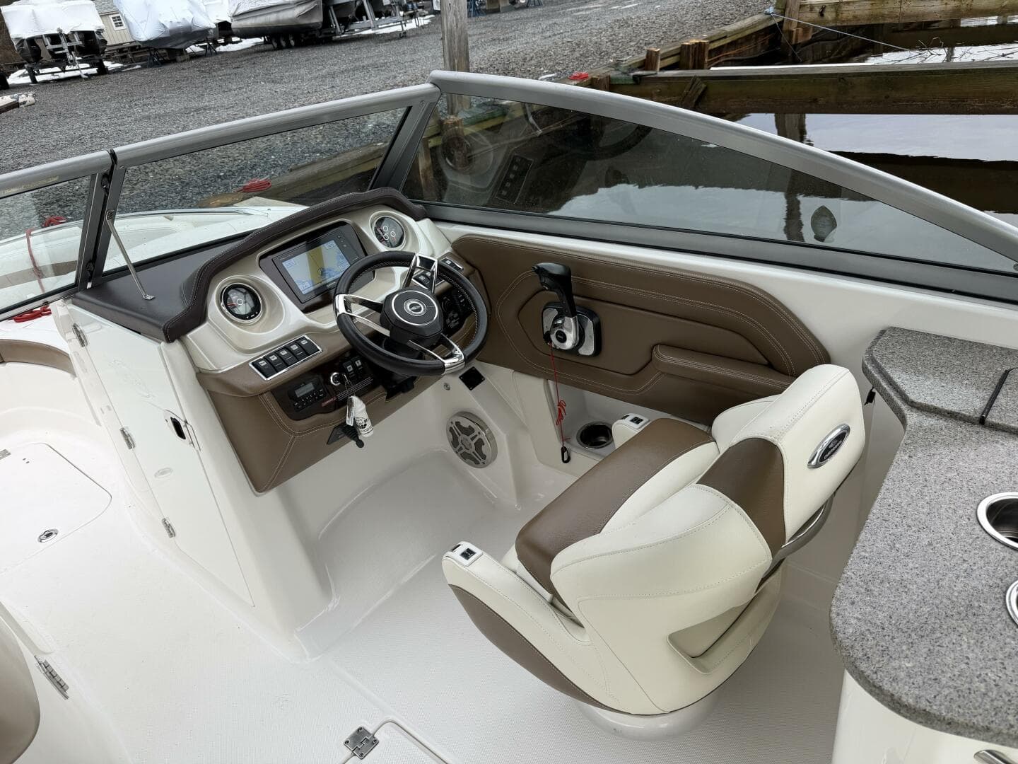 2016 Chaparral 264 Sunsesta — photo 12