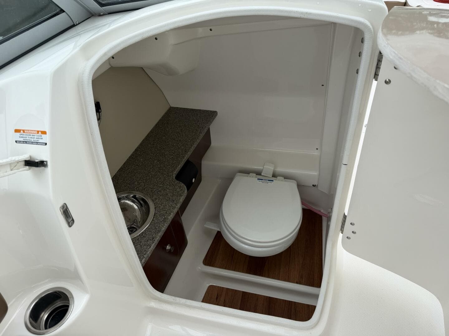 2016 Chaparral 264 Sunsesta — photo 17