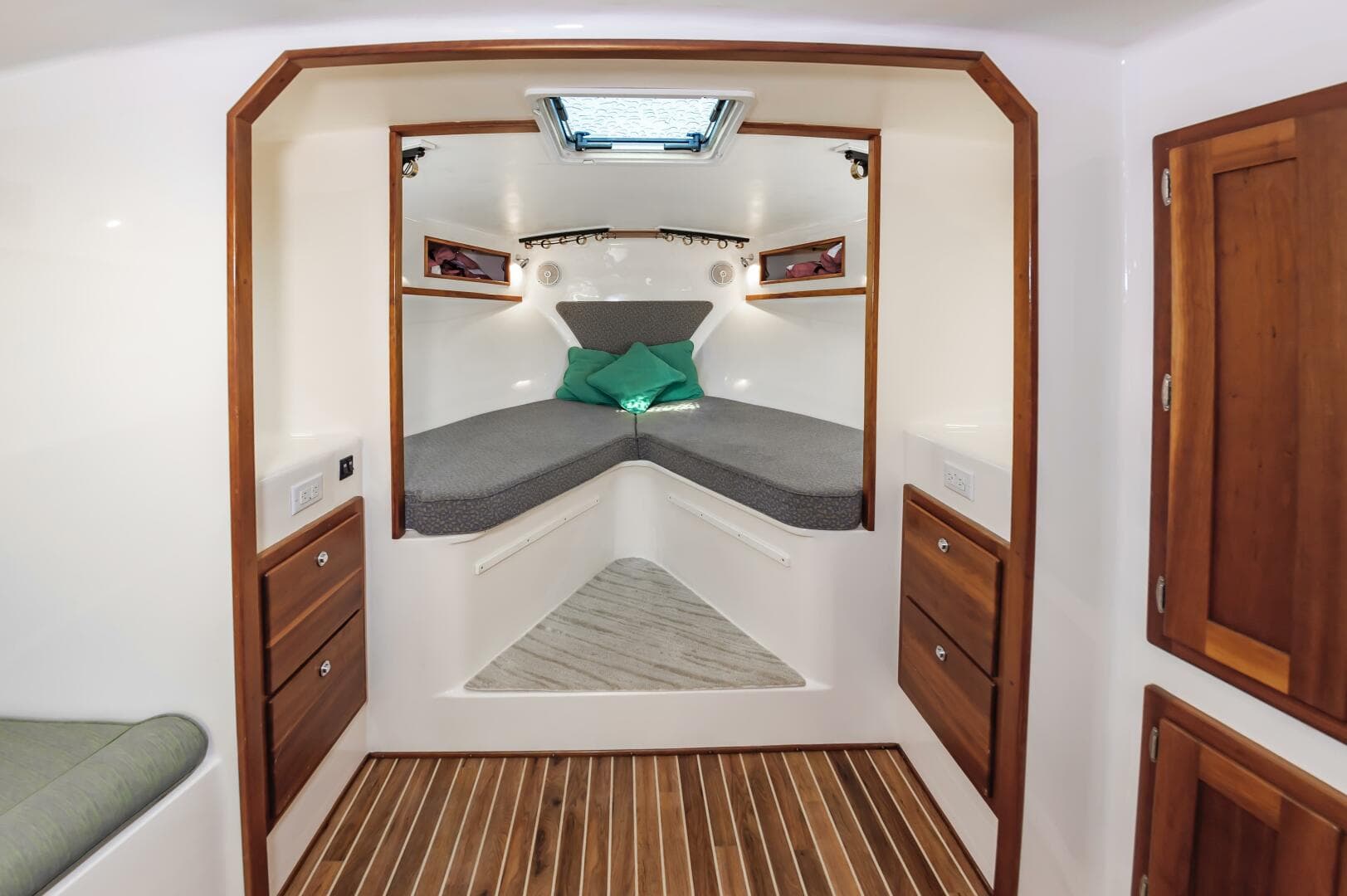 2003 Custom Carolina 40 Layton Express — photo 33