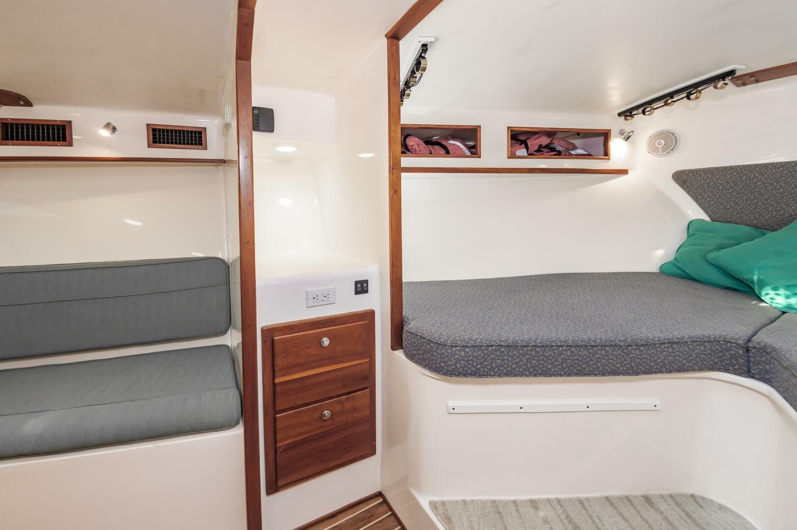 2003 Custom Carolina 40 Layton Express — photo 34