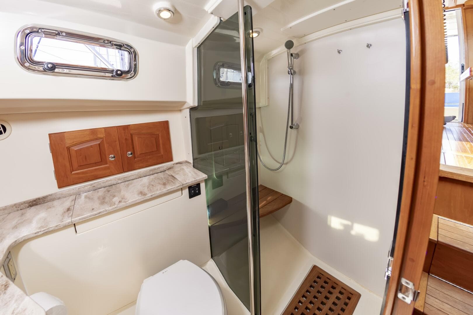 2018 Legacy 36 — photo 29