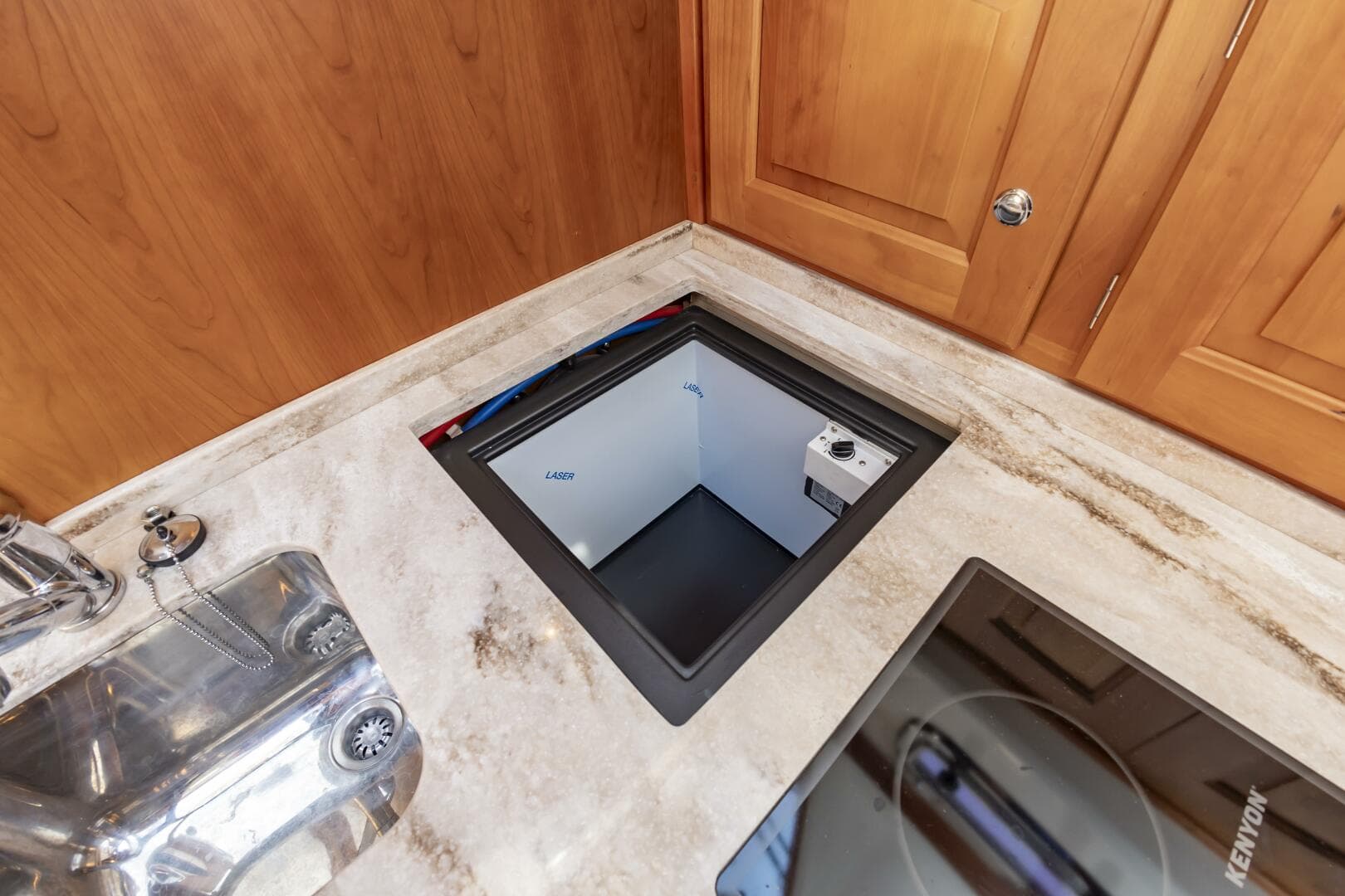 2018 Legacy 36 — photo 27