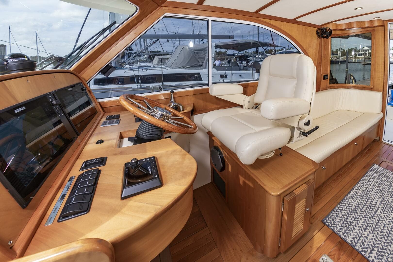 2018 Legacy 36 — photo 21