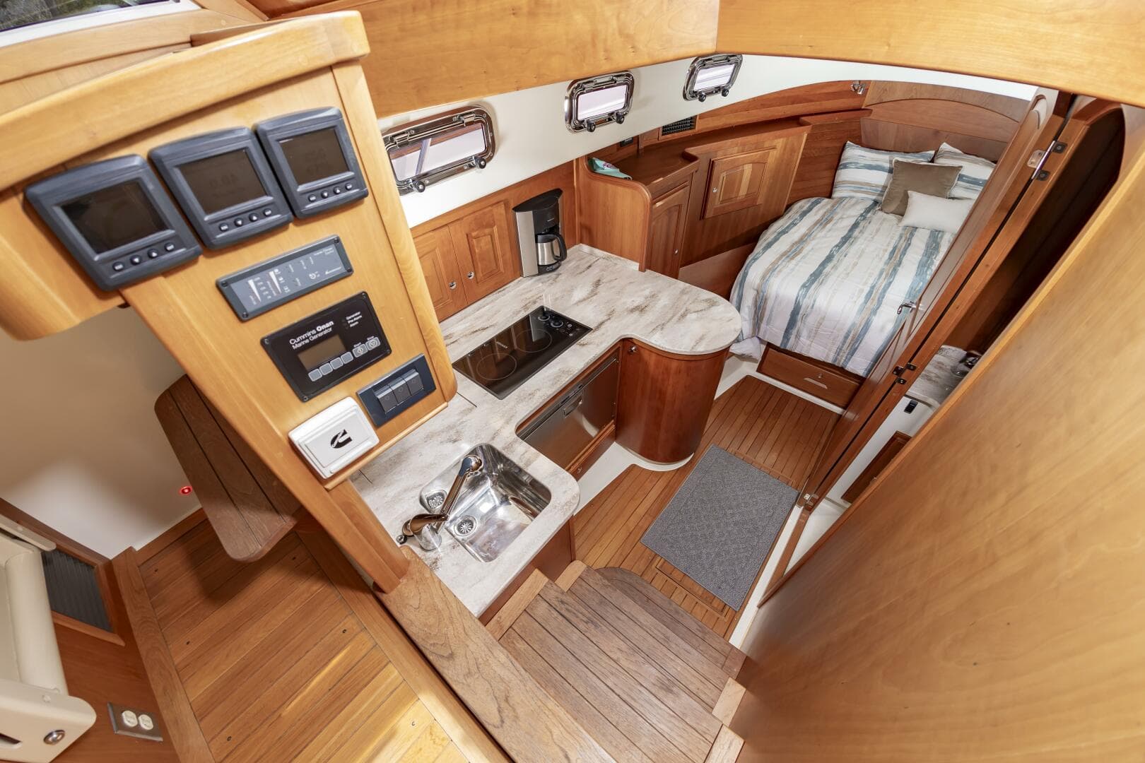 2018 Legacy 36 — photo 24