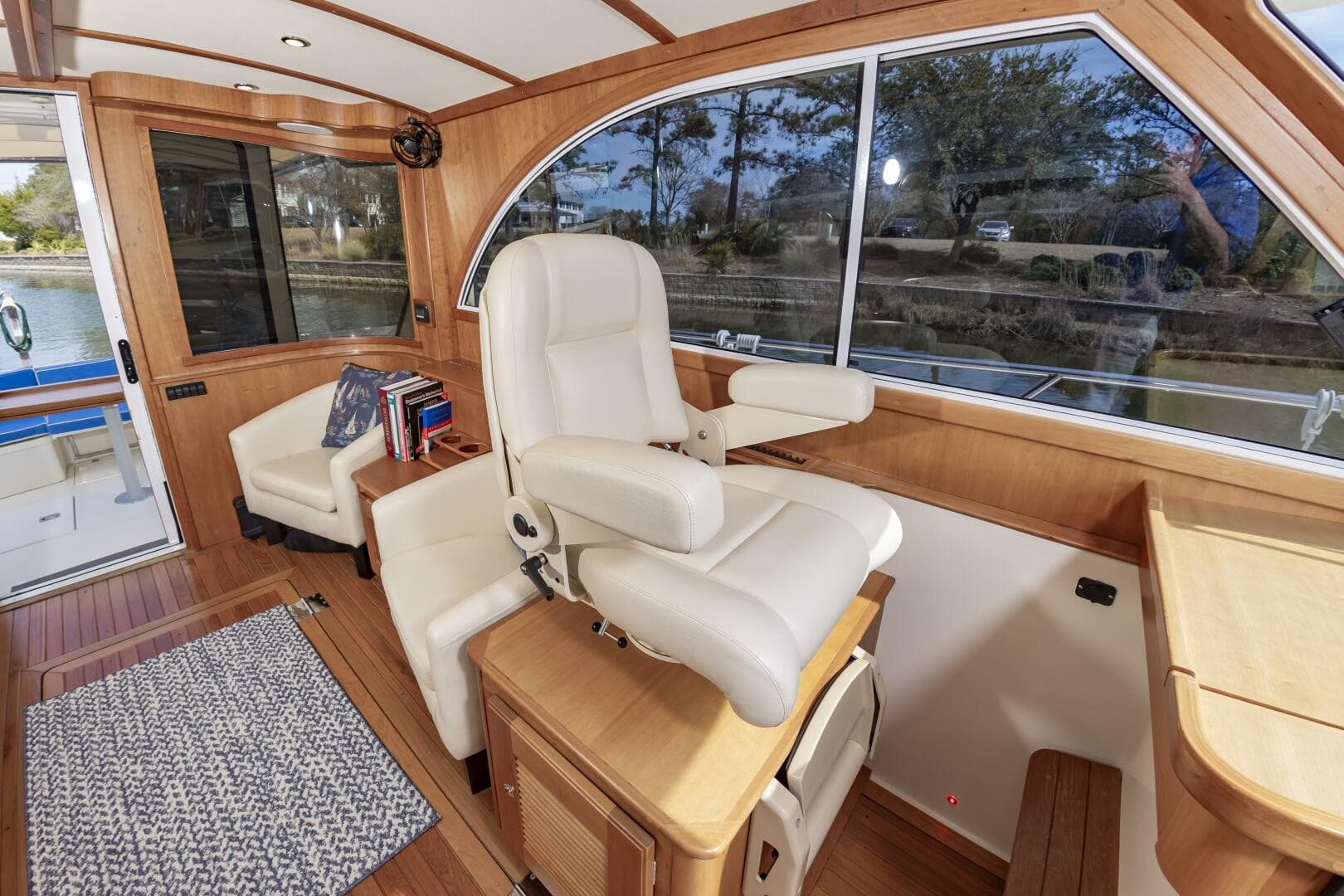 2018 Legacy 36 — photo 22