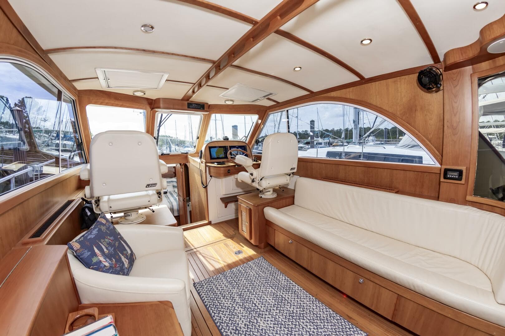 2018 Legacy 36 — photo 15