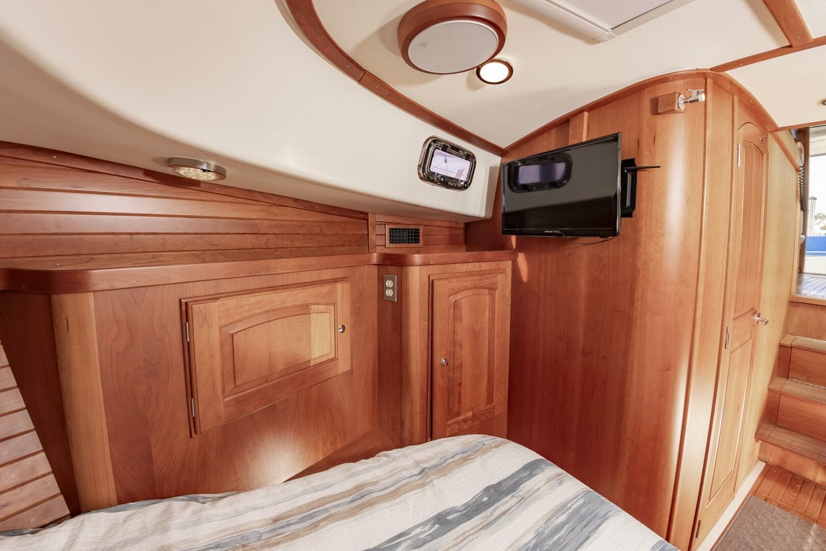 2018 Legacy 36 — photo 32