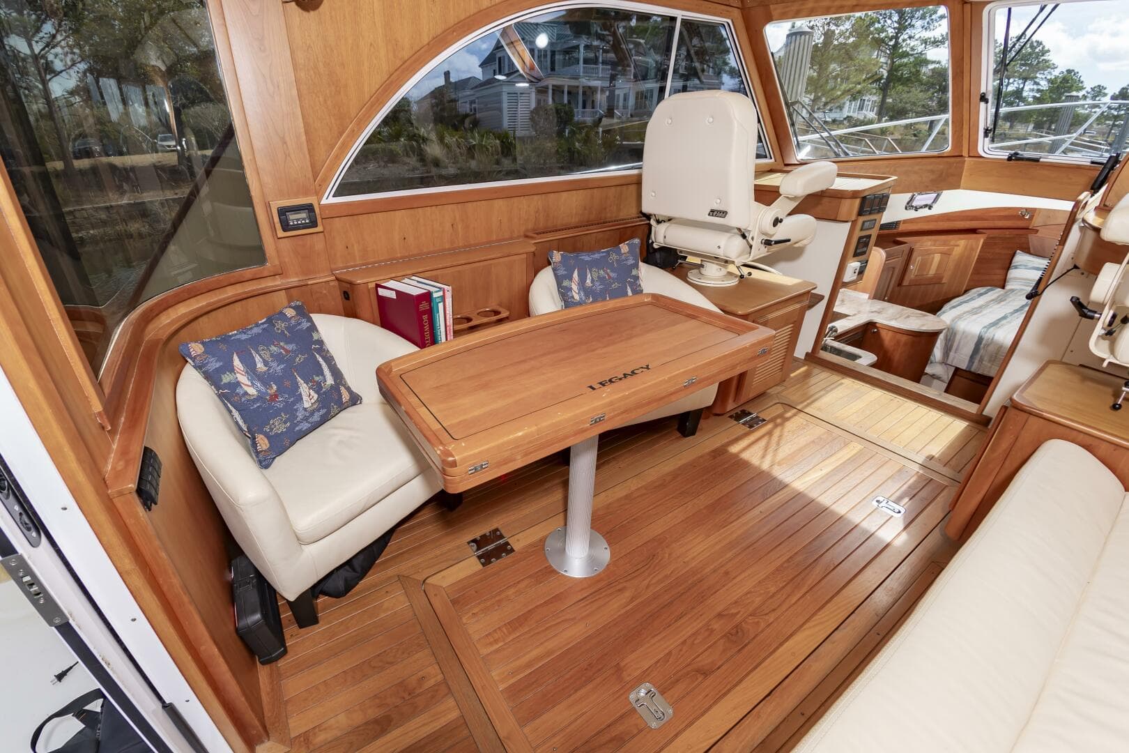 2018 Legacy 36 — photo 17