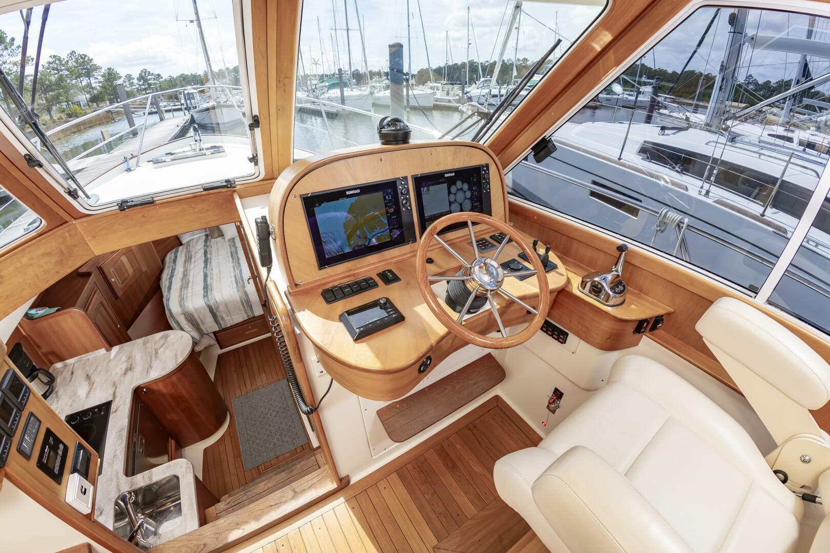 2018 Legacy 36 — photo 19