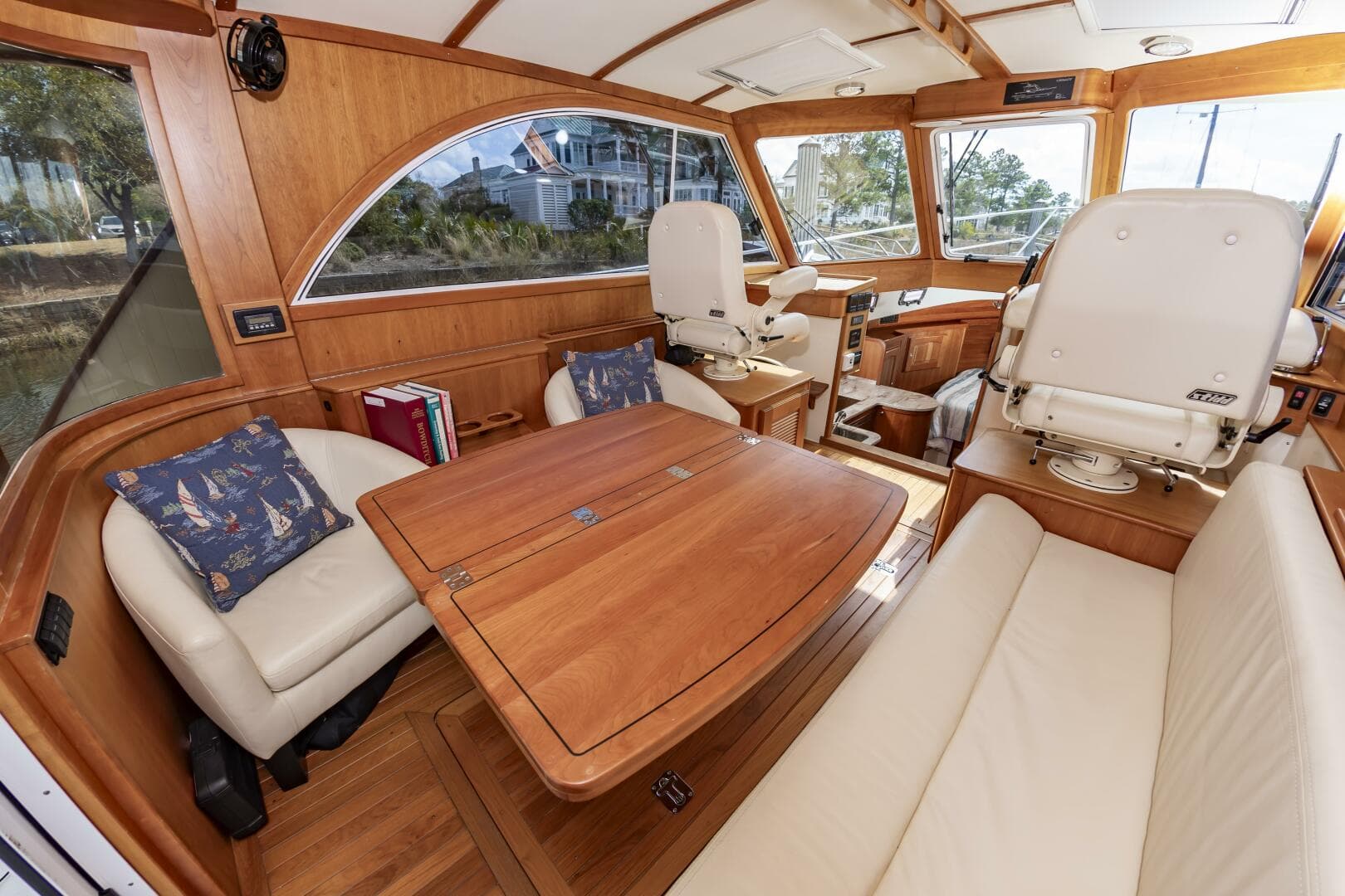 2018 Legacy 36 — photo 18