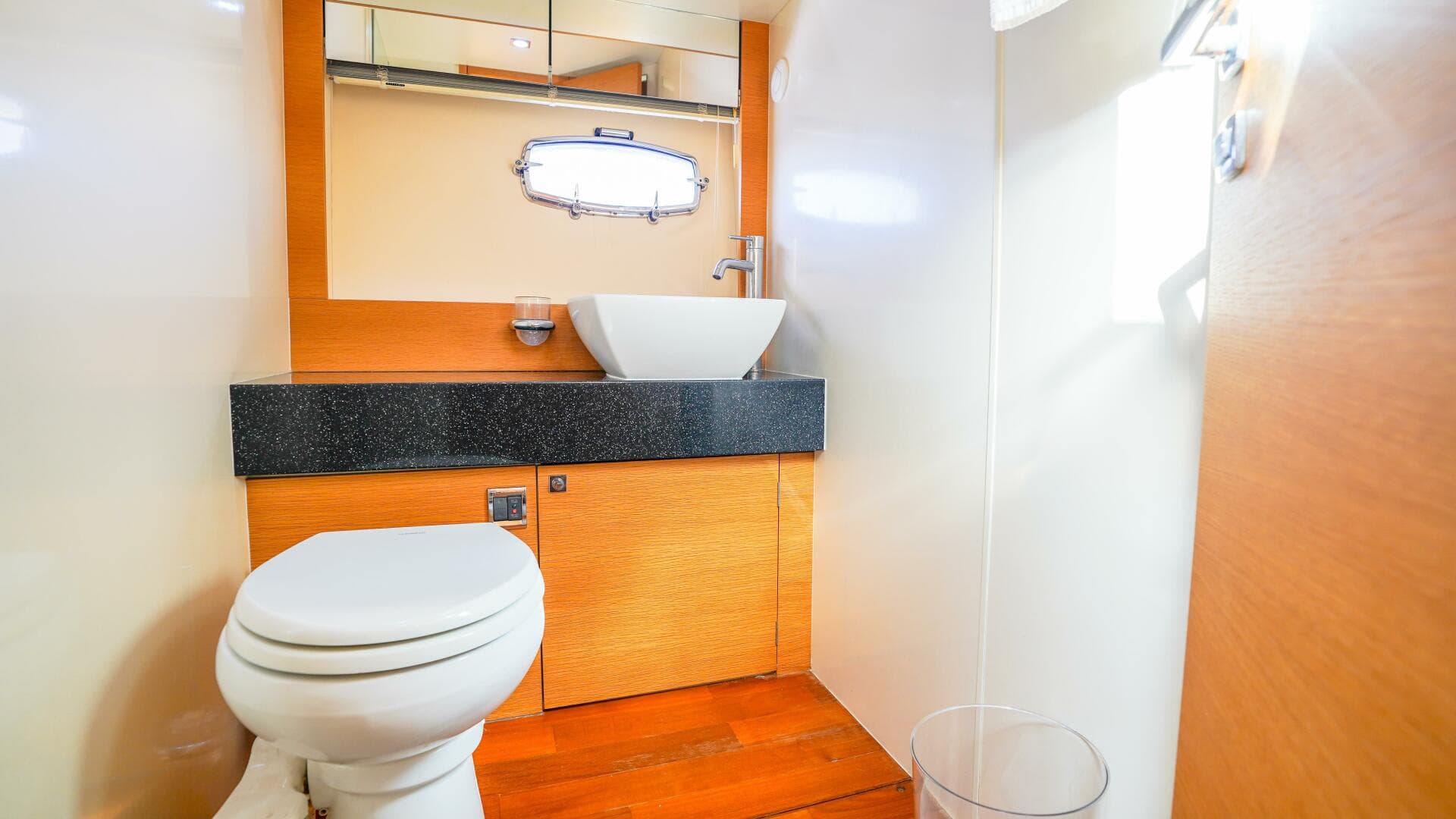 2009 Fairline — photo 32