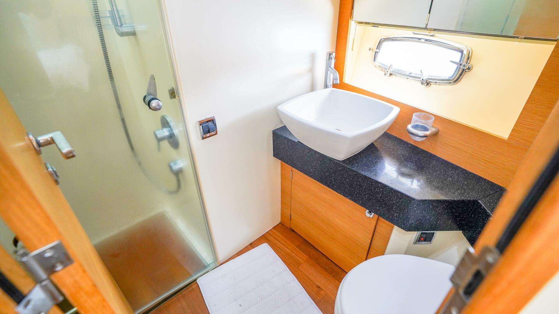 2009 Fairline — photo 35