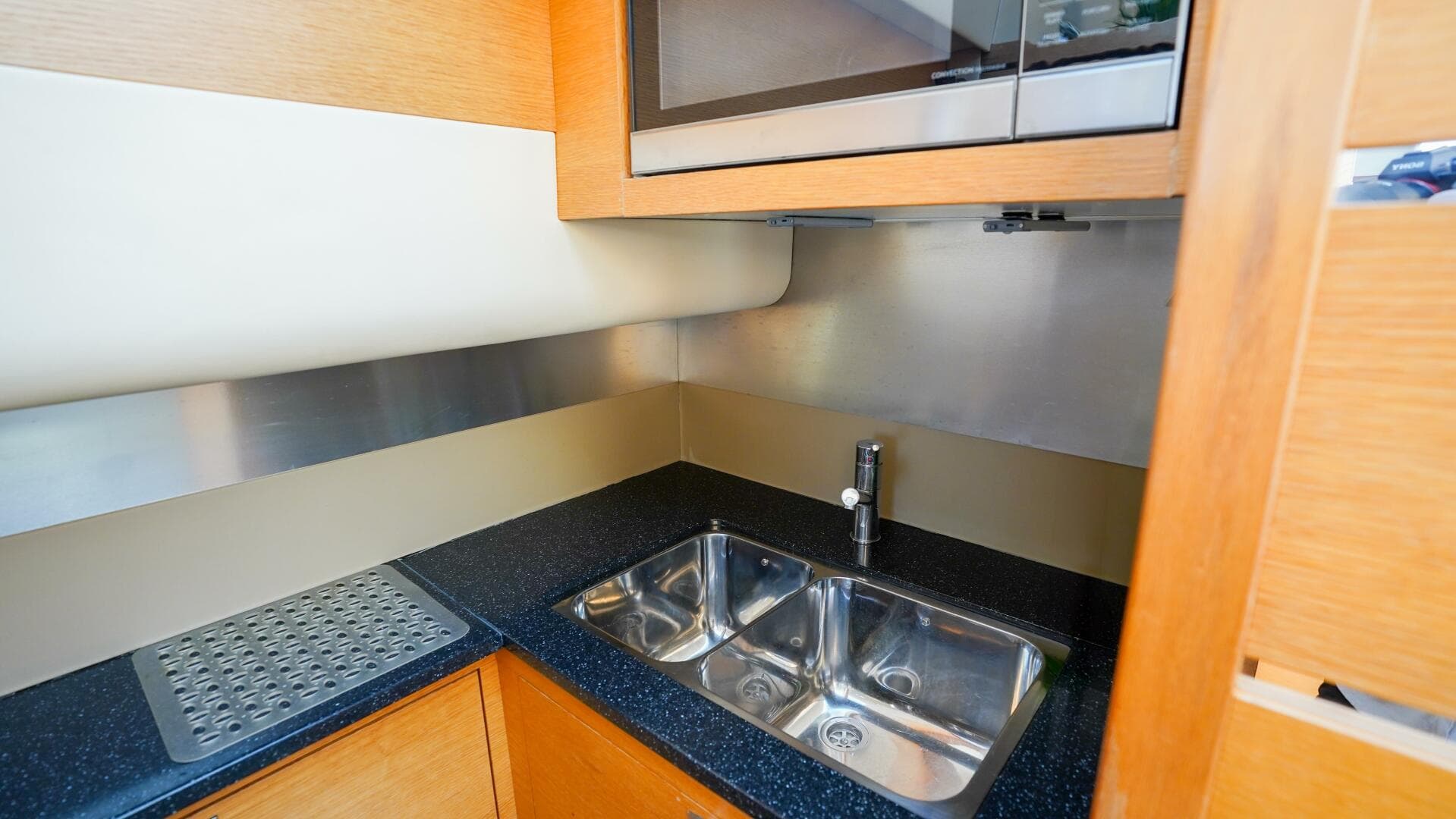 2009 Fairline — photo 26