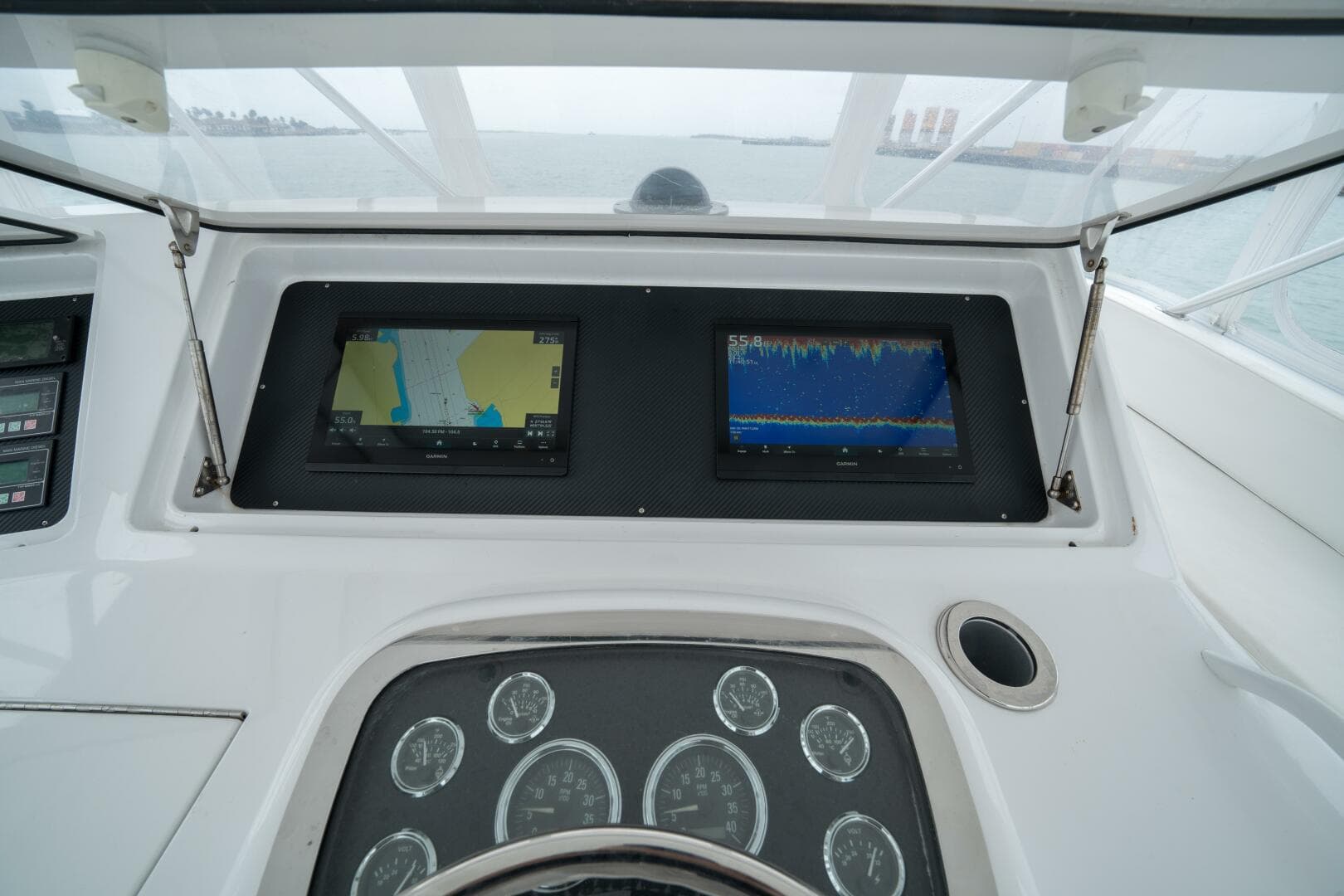 2005 Viking 52 Convertible — photo 28