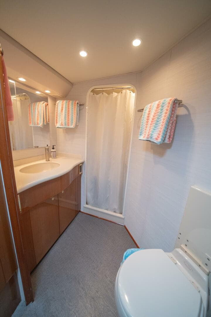 2005 Viking 52 Convertible — photo 21