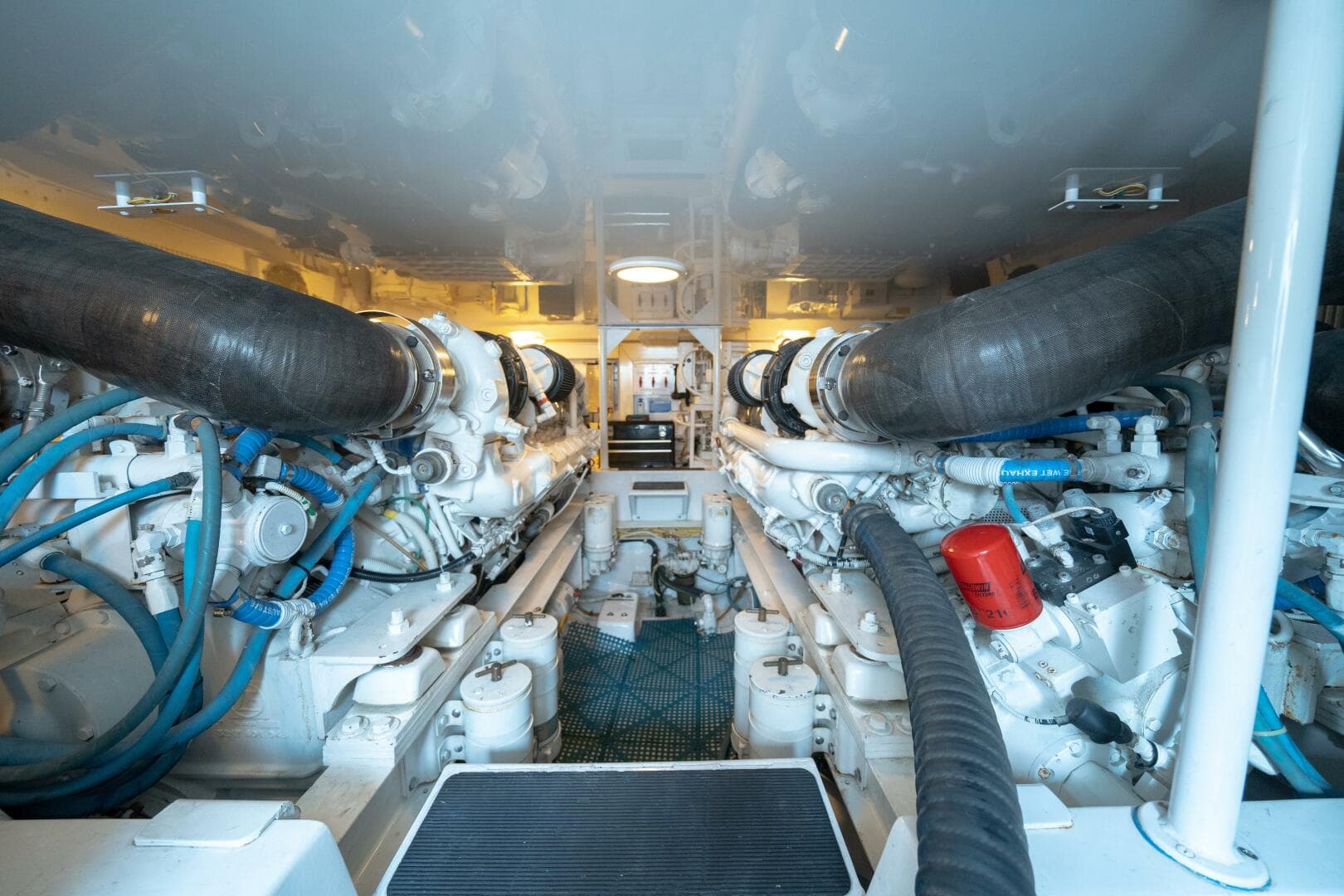 2005 Viking 52 Convertible — photo 32