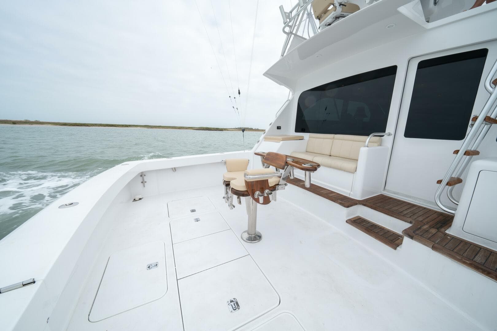 2005 Viking 52 Convertible — photo 3