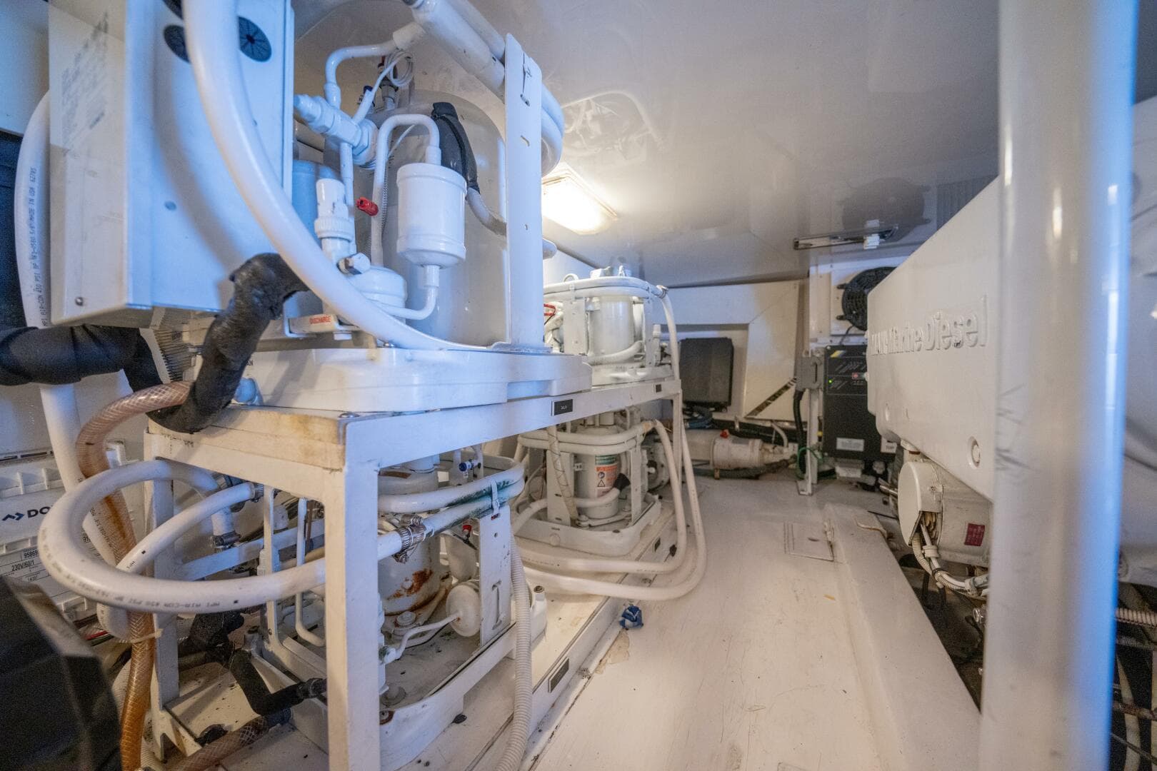 2005 Viking 52 Convertible — photo 33