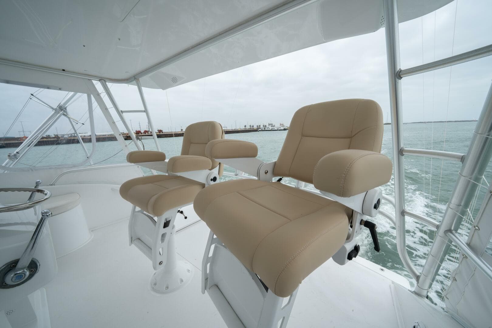 2005 Viking 52 Convertible — photo 30