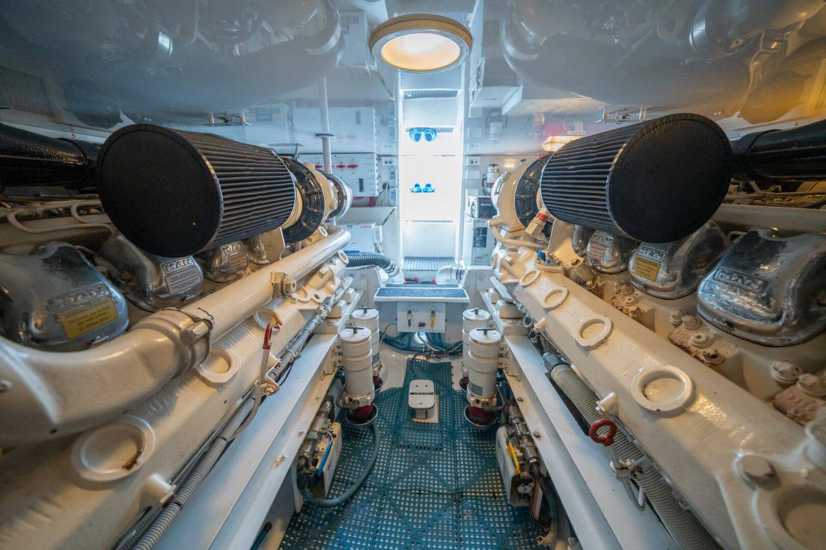 2005 Viking 52 Convertible — photo 35