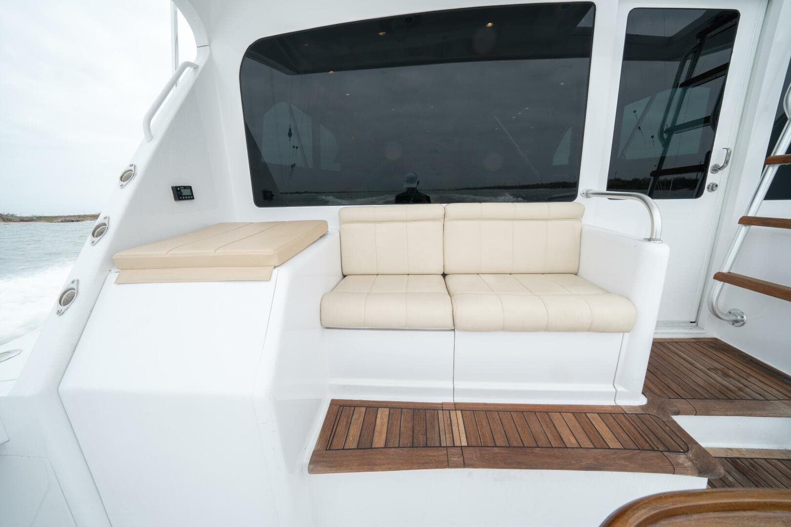 2005 Viking 52 Convertible — photo 24