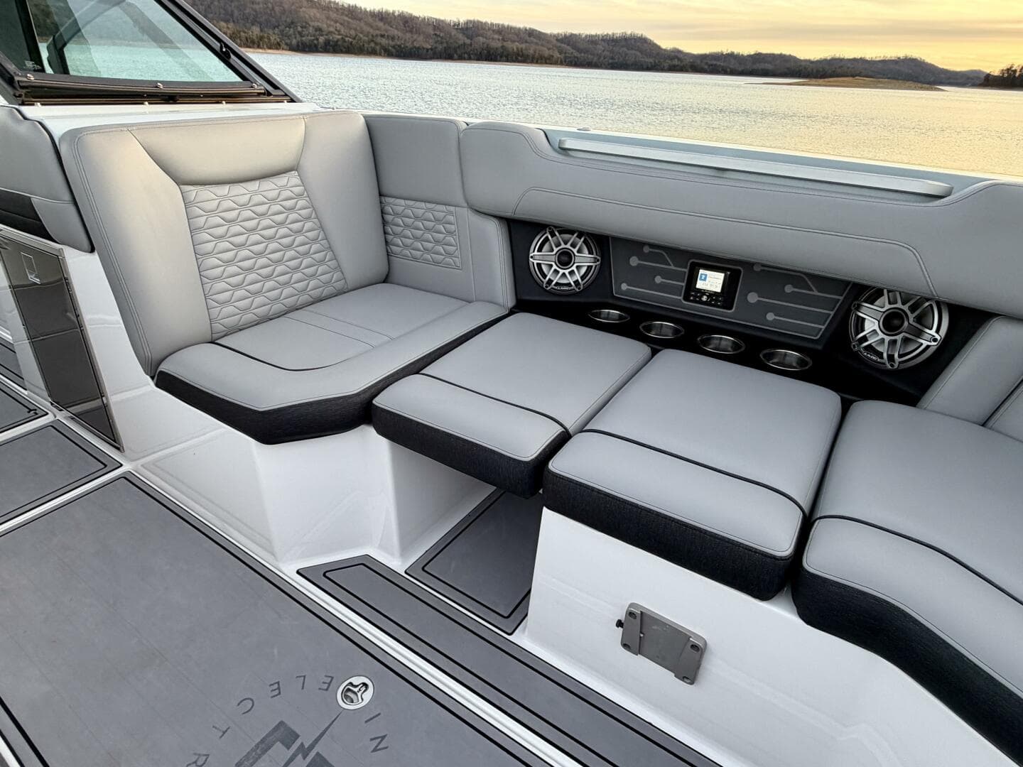 2023 Correct Craft Ingenity 23 El 2 Electric — photo 49