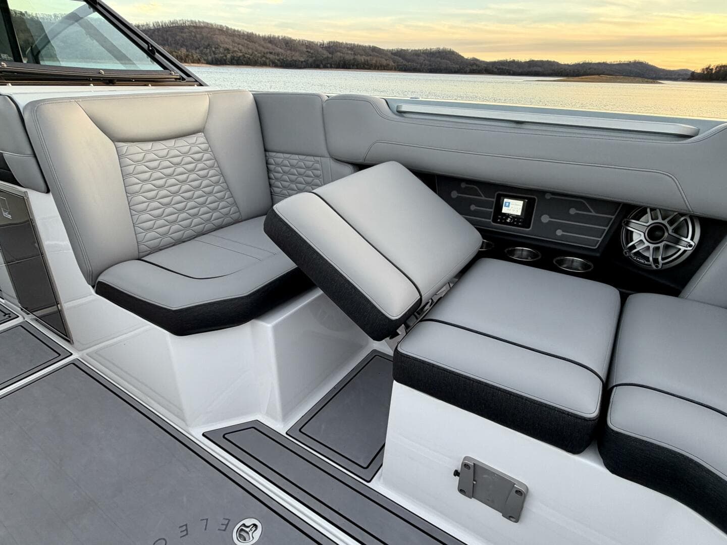 2023 Correct Craft Ingenity 23 El 2 Electric — photo 50