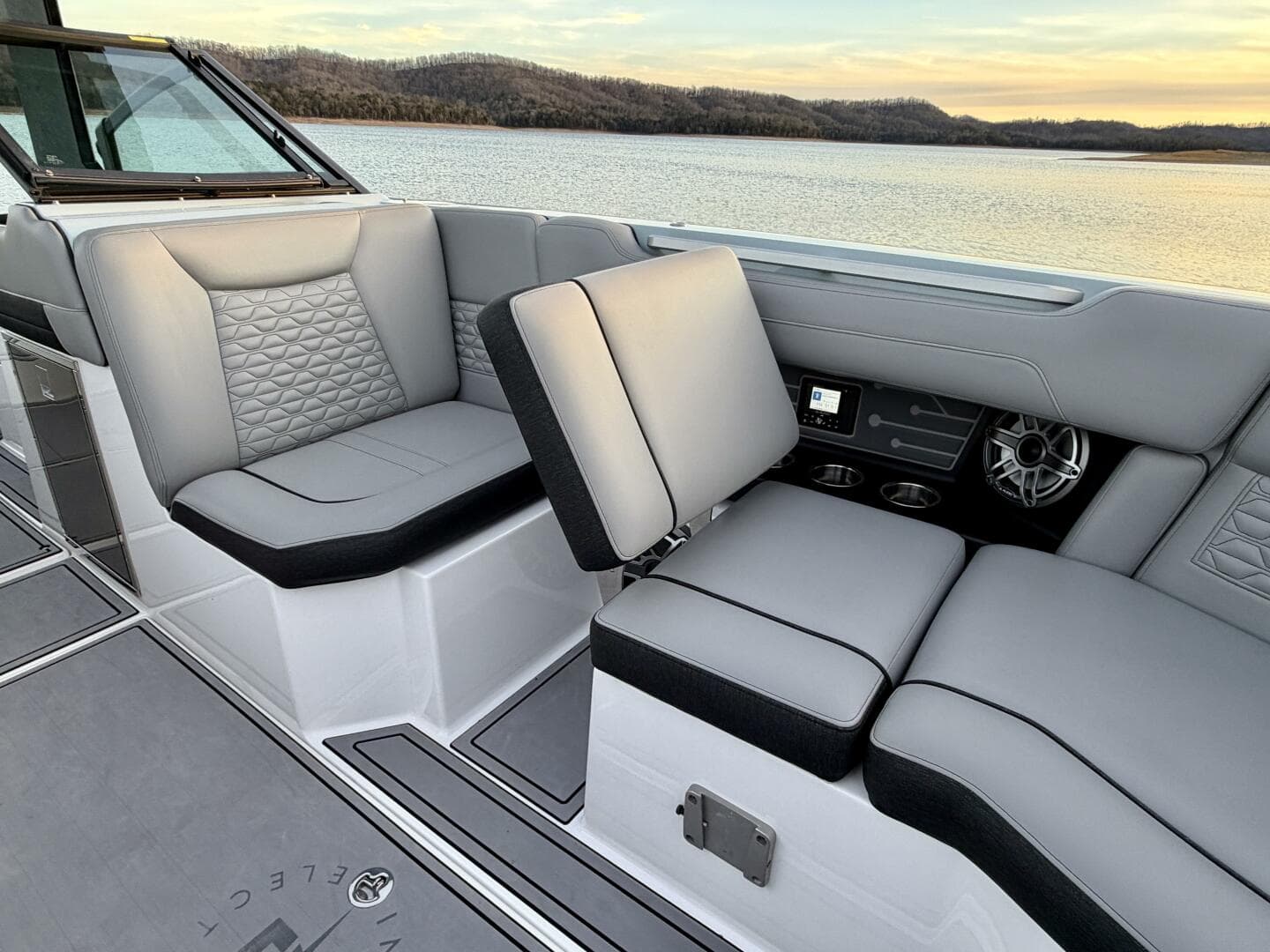 2023 Correct Craft Ingenity 23 El 2 Electric — photo 52