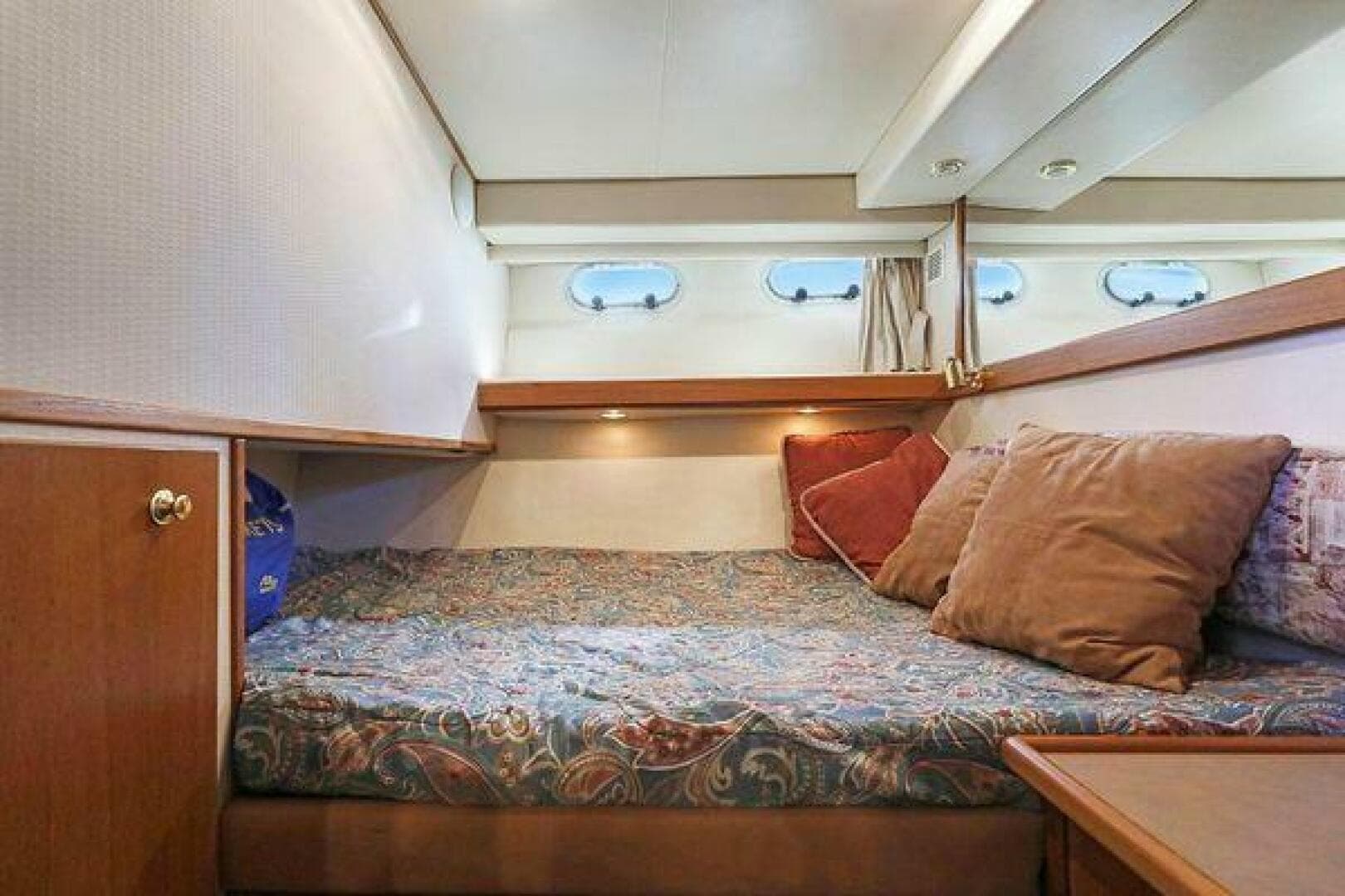 1998 Bayliner 4788 — photo 30
